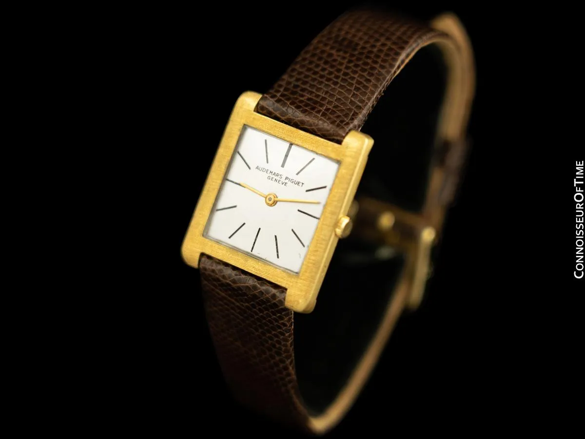 1963 Audemars Piguet "Extra-Flat" Vintage Mens Midsize Watch - 18K Gold
