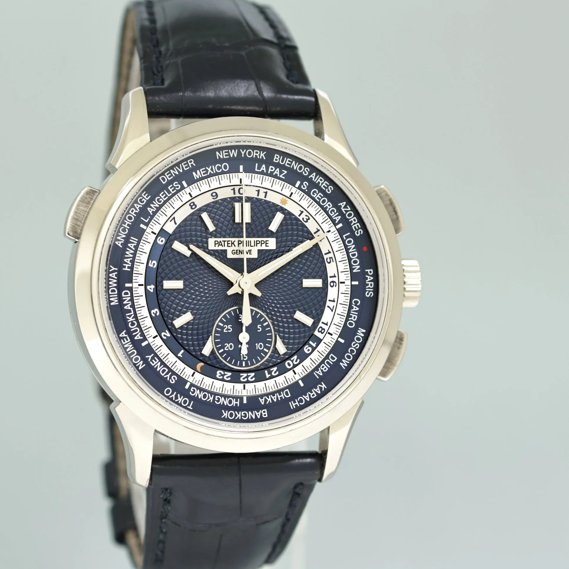 2019 MINT Patek Philippe 5930g 39.5mm White Gold World Time Blue Calatrava Watch Box
