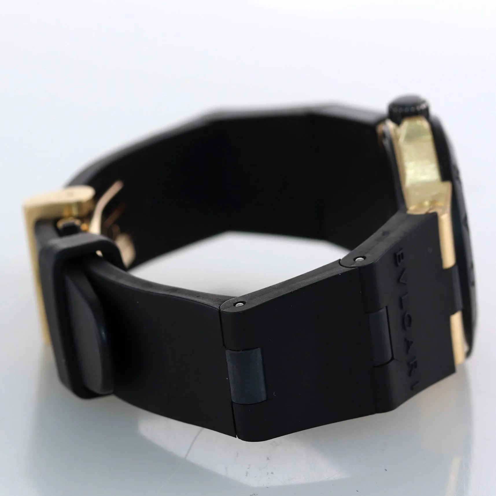 Bvlgari Bulgari Diagono 18k Yellow Gold Rubber AL32G Quartz 32mm Automatic Watch