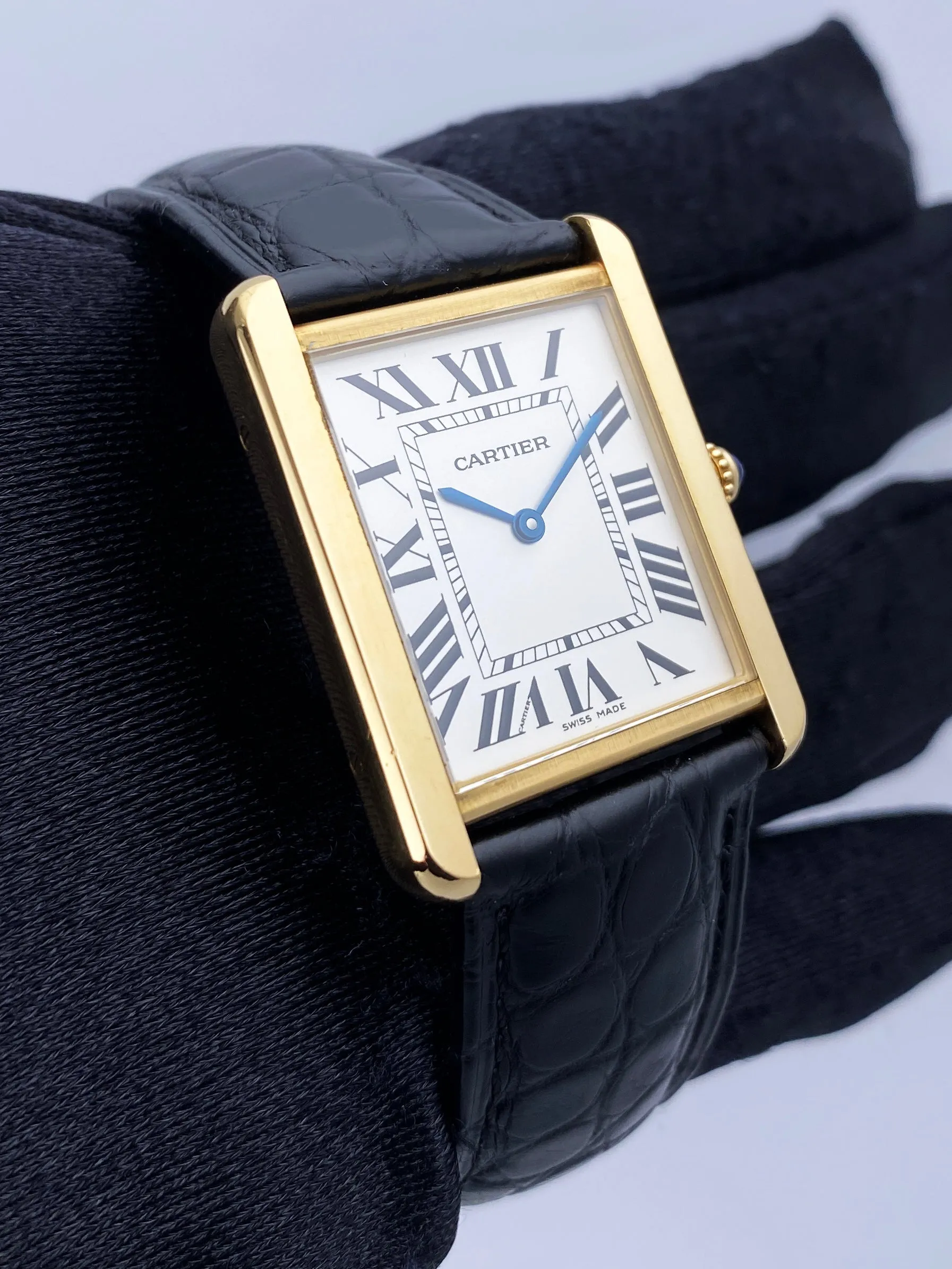 Cartier Tank Solo W5200004  18K Yellow Gold Mens Watch Box Papers