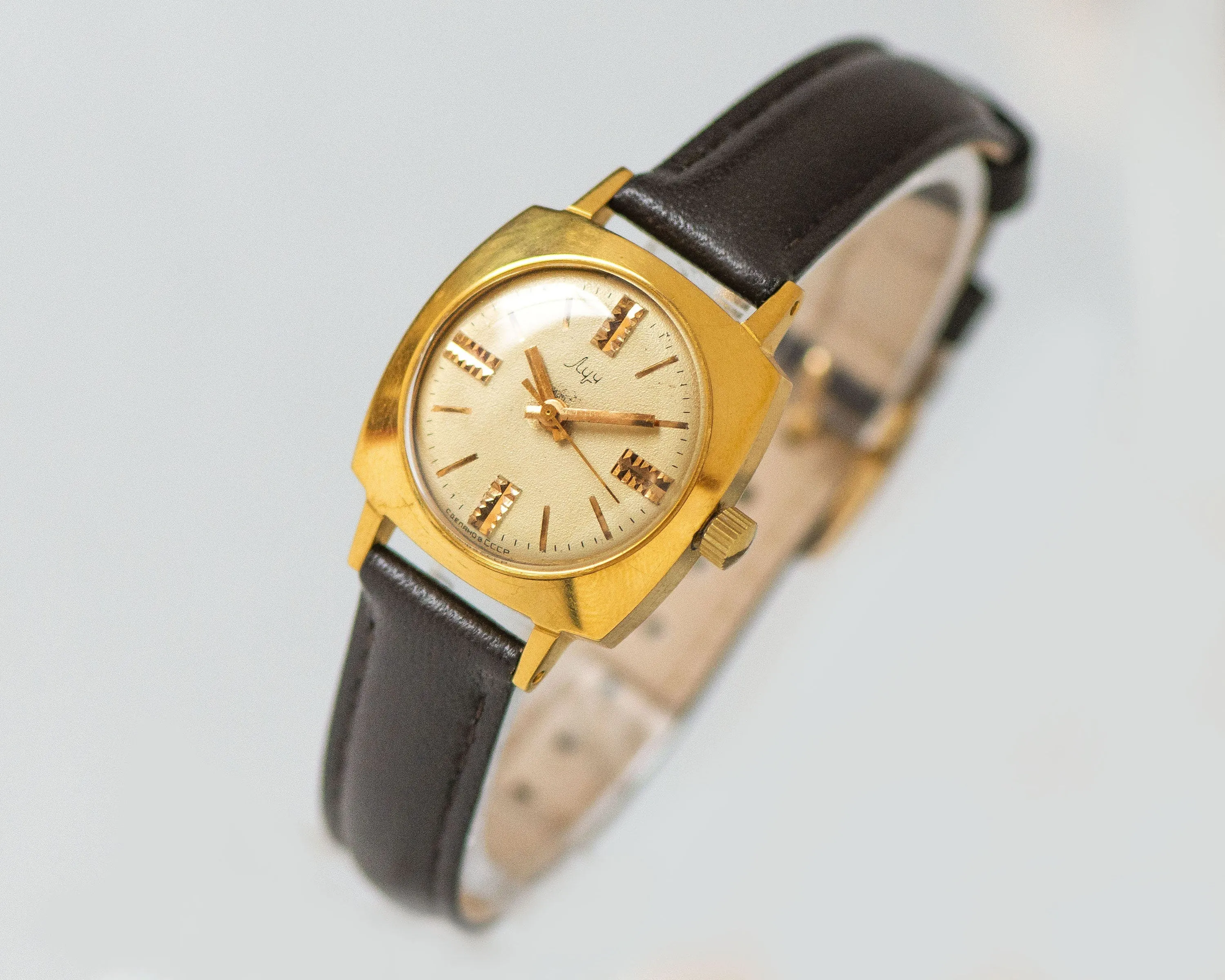 Chunky automatic women's wristwatch gold plated Ray, classic lady watch square 70s, fashionista watch tomboy style, new premium leather band