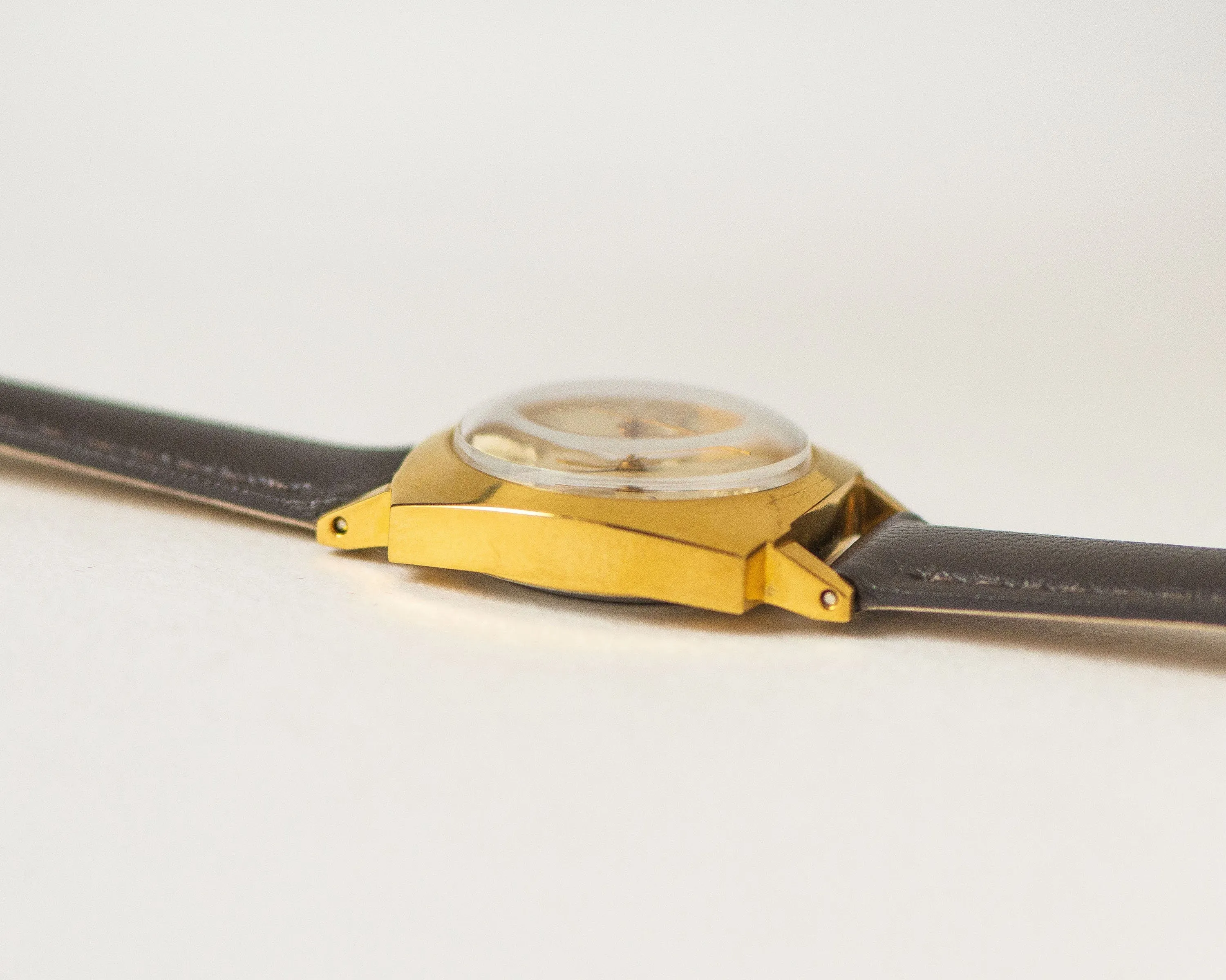 Chunky automatic women's wristwatch gold plated Ray, classic lady watch square 70s, fashionista watch tomboy style, new premium leather band