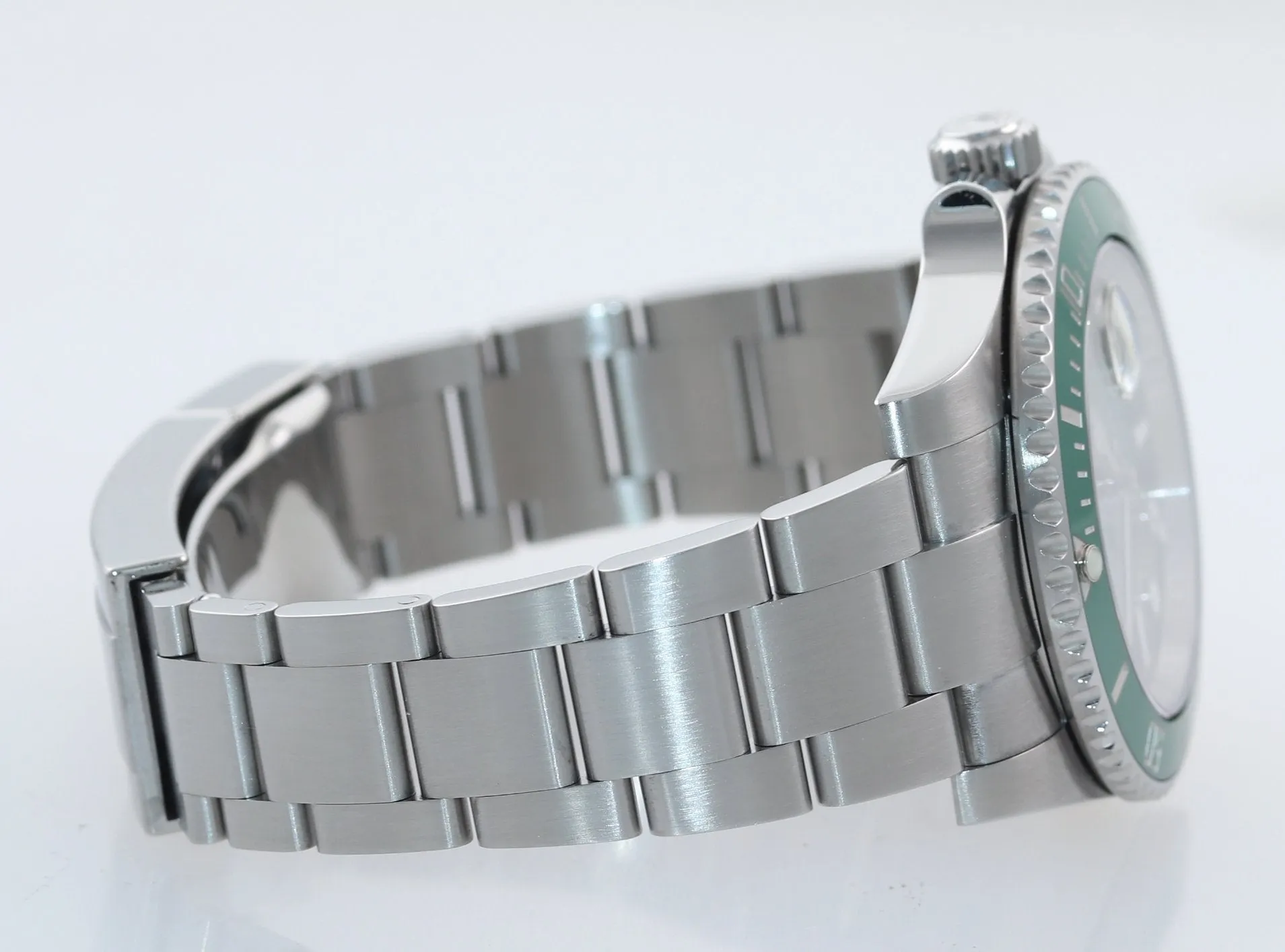 DISCONTINUED Rolex Submariner Hulk 116610LV Green Ceramic Watch Box