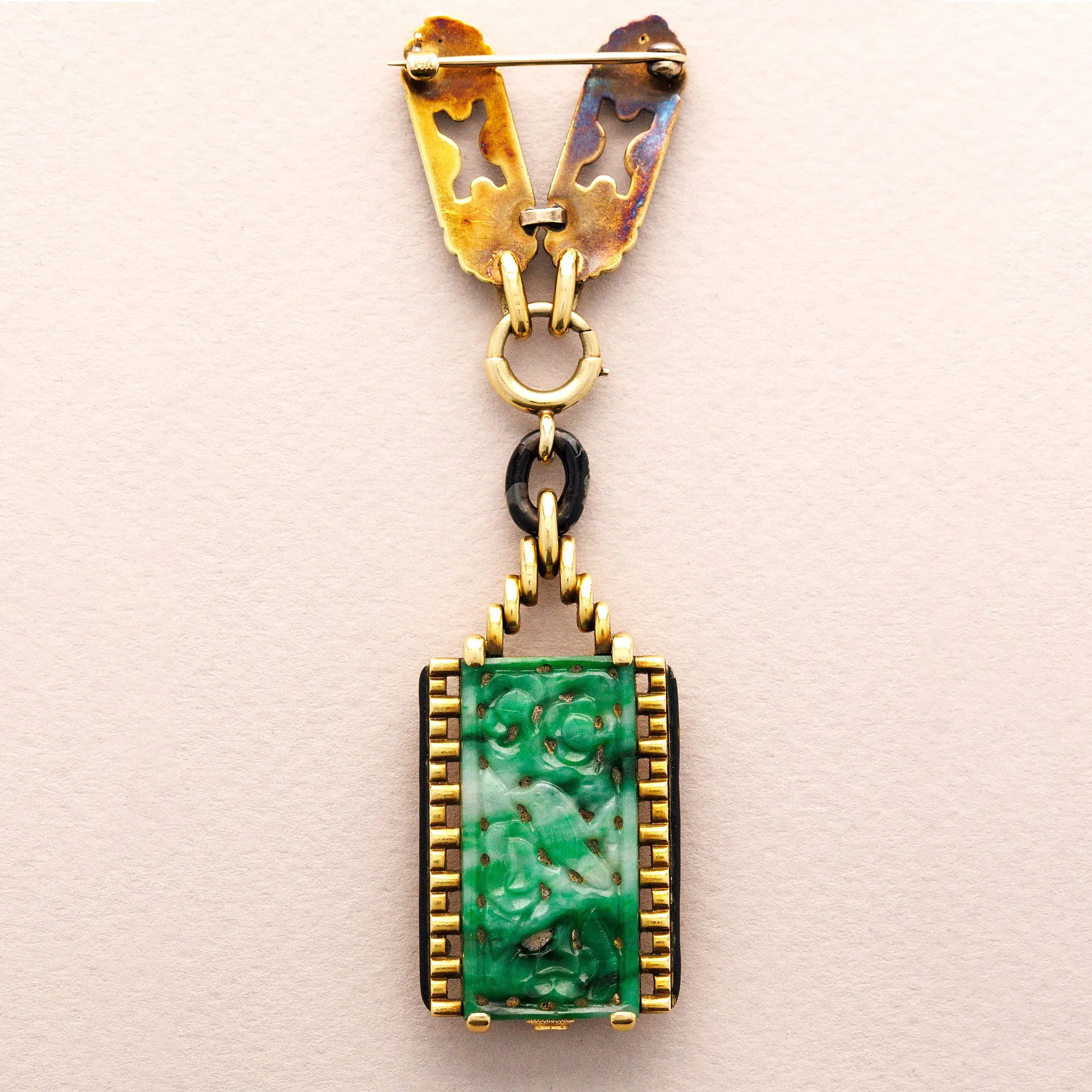 Gruen Art Deco Yellow Gold & Jade Lapel Watch (Objet)