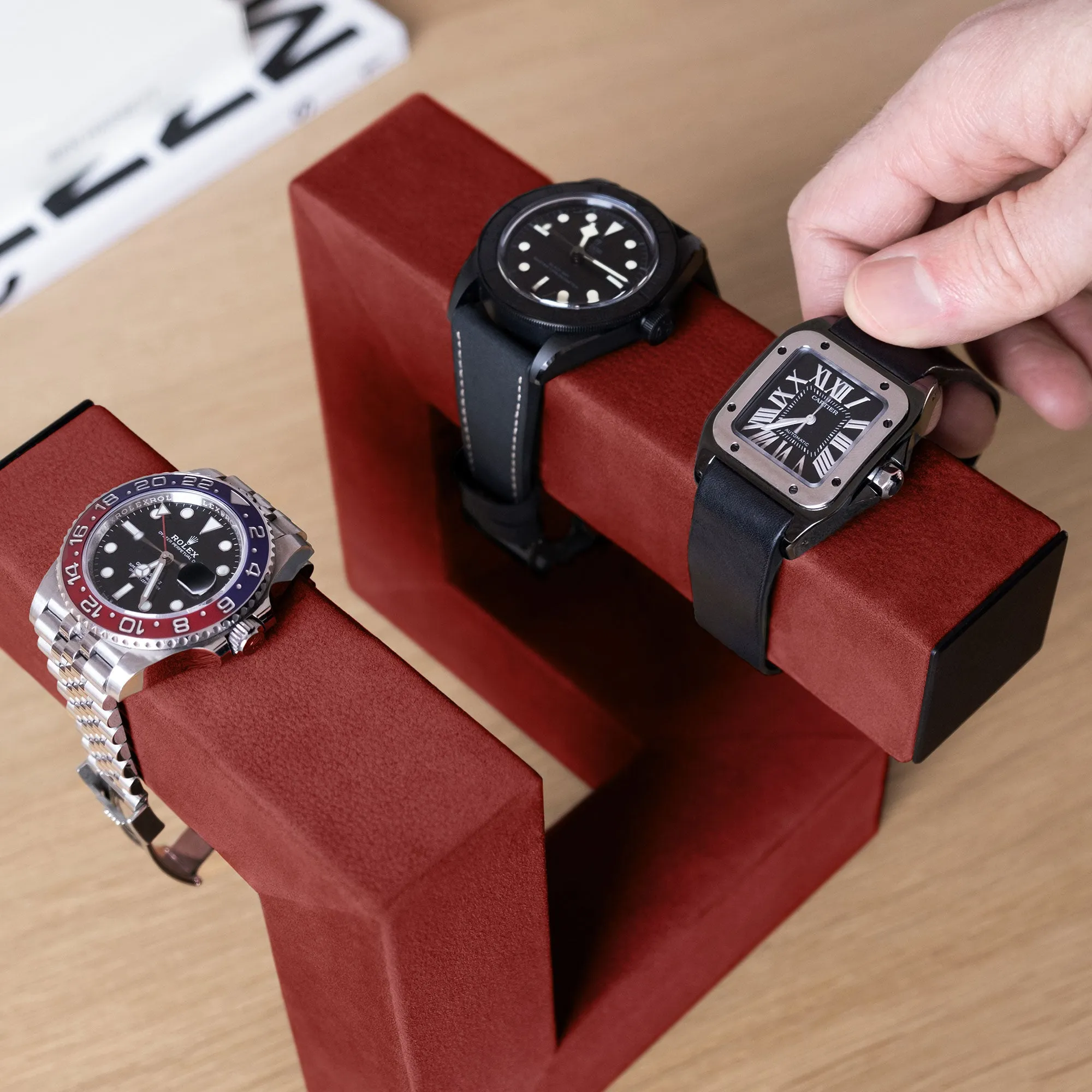 HUDSON 3 WATCH STAND - CRIMSON / GREY