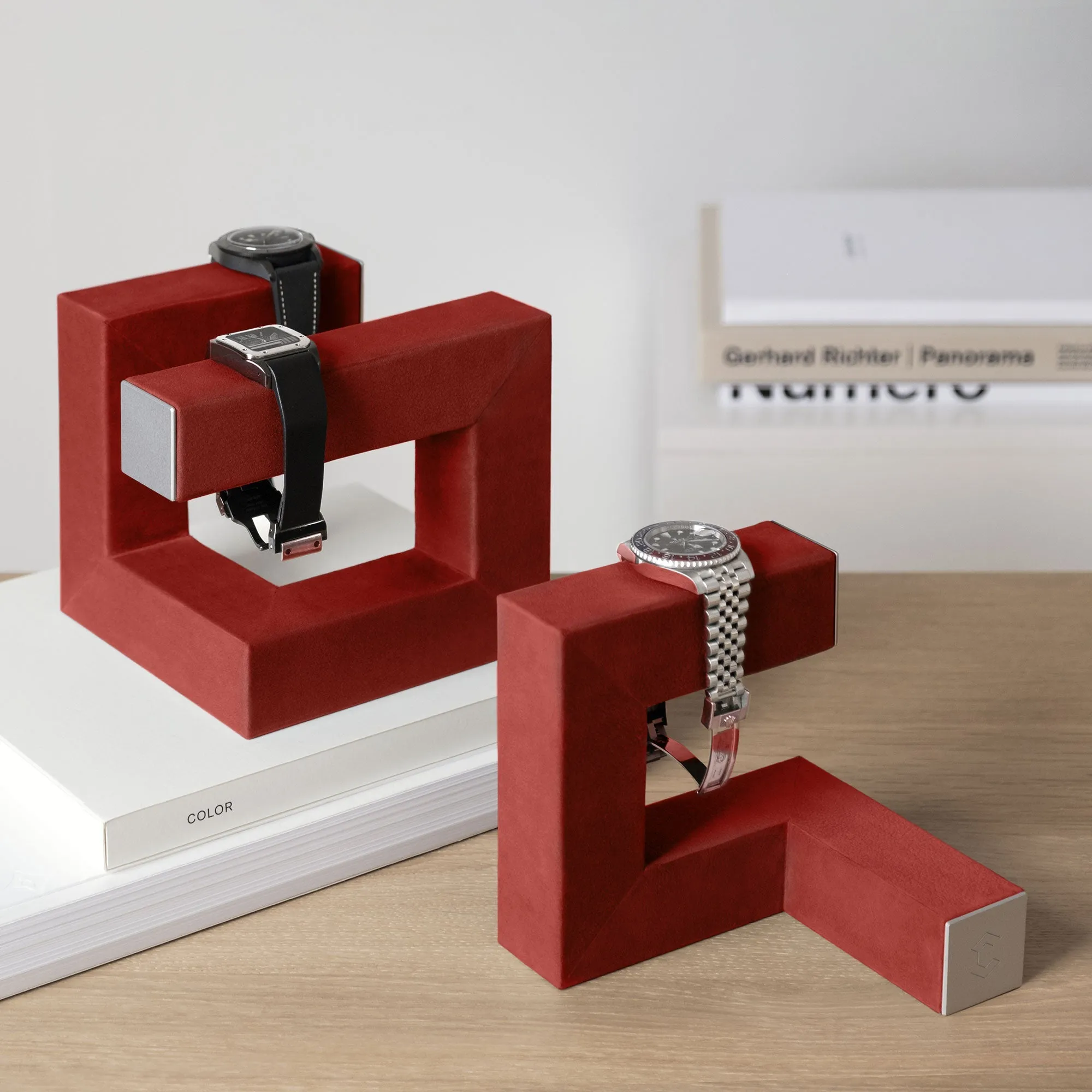 HUDSON 3 WATCH STAND - CRIMSON / GREY