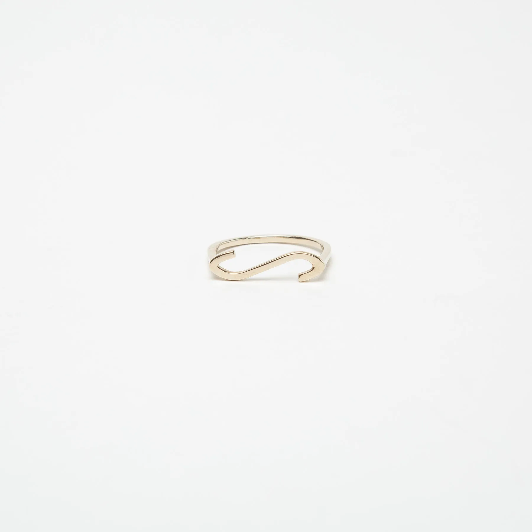 KWIT | 14K WHITE GOLD LETTER S RING