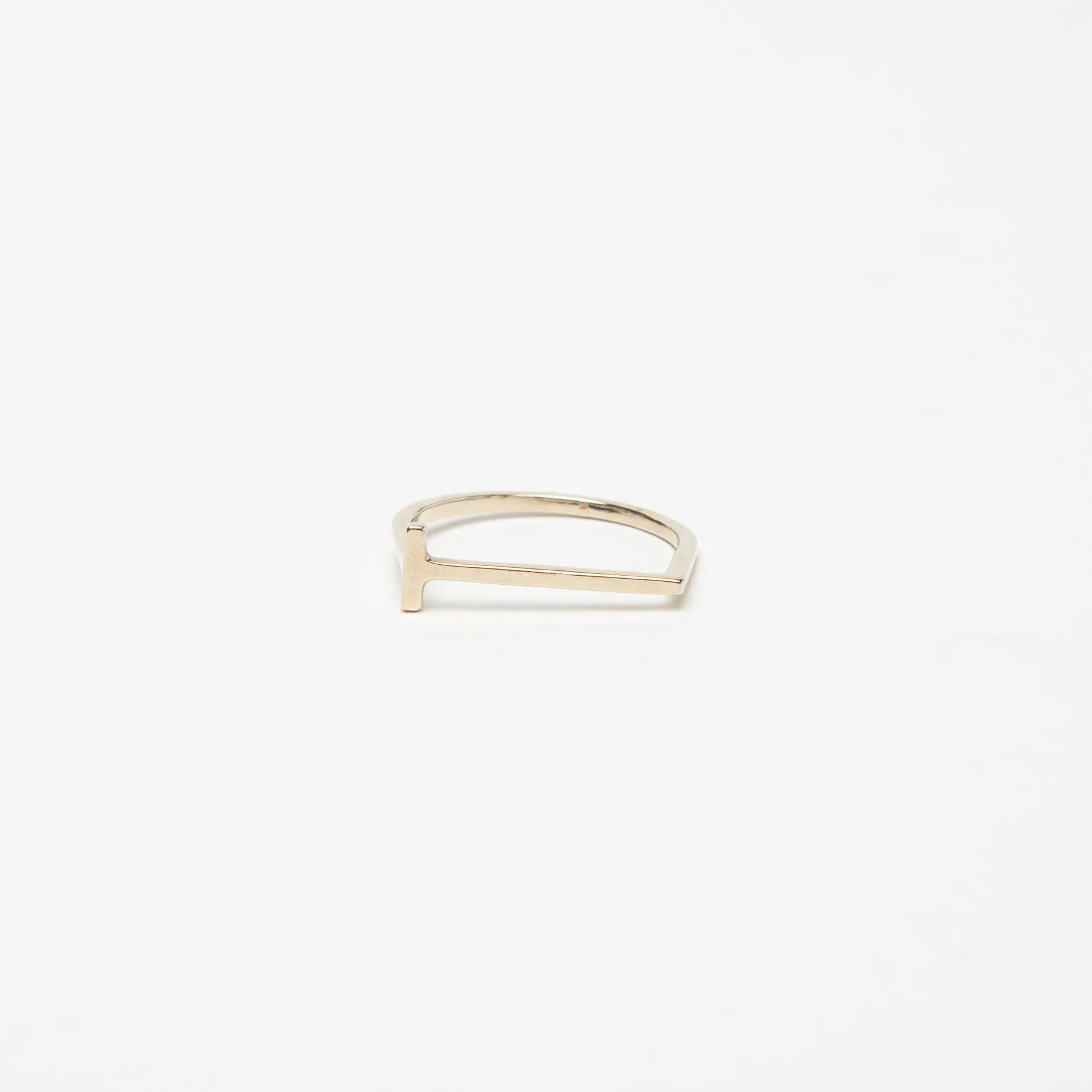 KWIT | 14K WHITE GOLD LETTER T RING