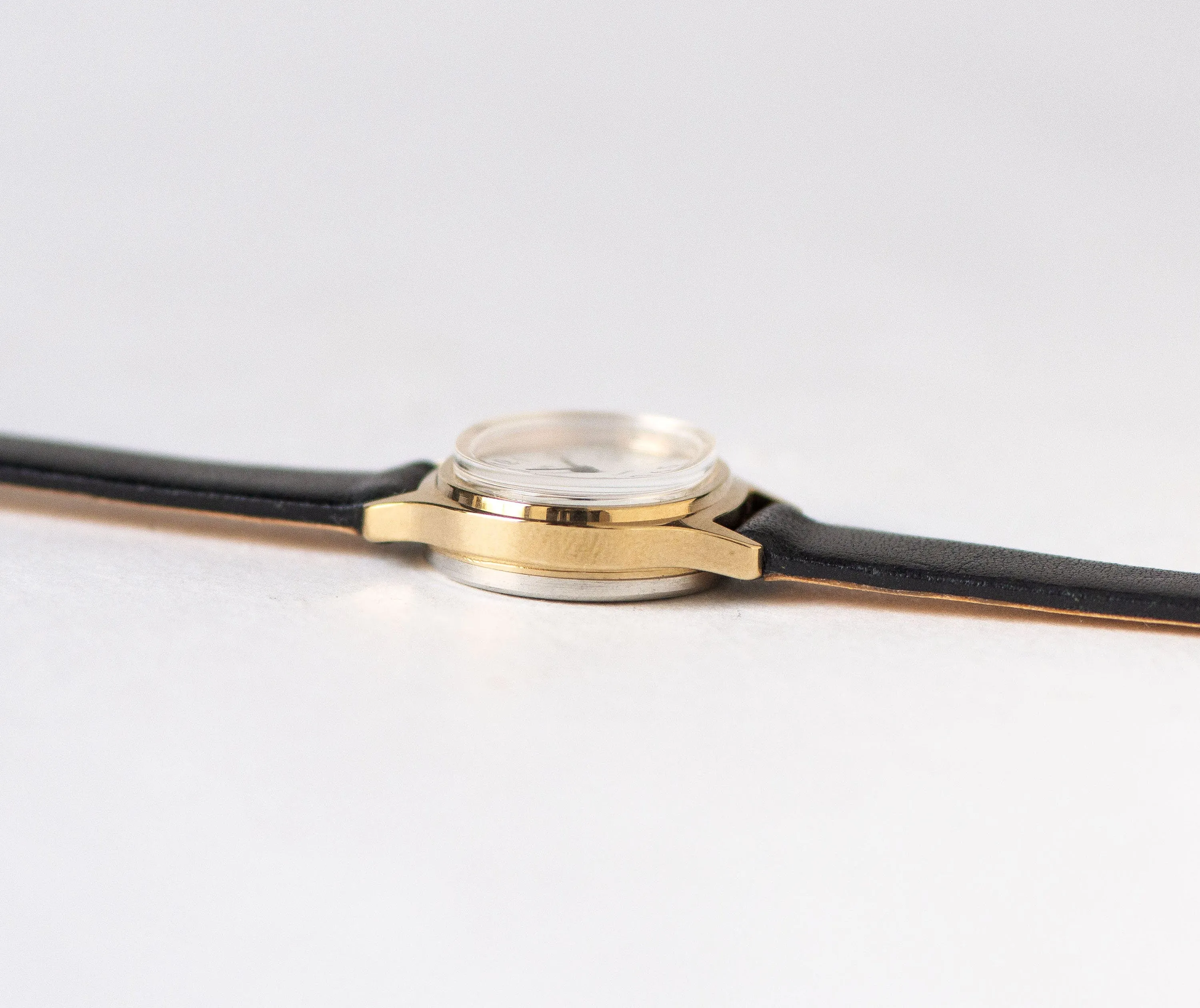 New old stock women wrist watch Dawn, gold shade women watch oval minimalist dial, vintage girl watch 90s fashion, new genuine leather strap