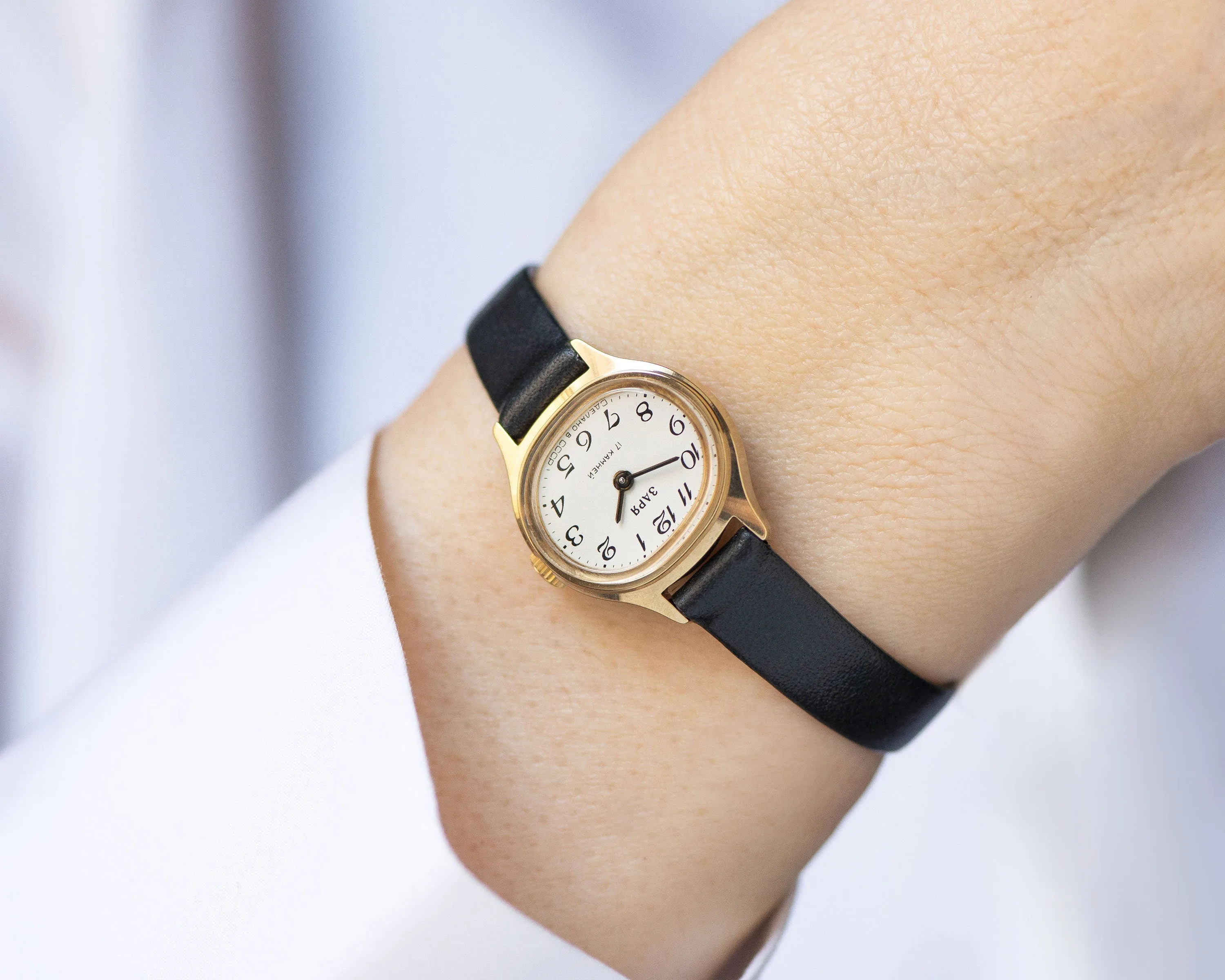 New old stock women wrist watch Dawn, gold shade women watch oval minimalist dial, vintage girl watch 90s fashion, new genuine leather strap