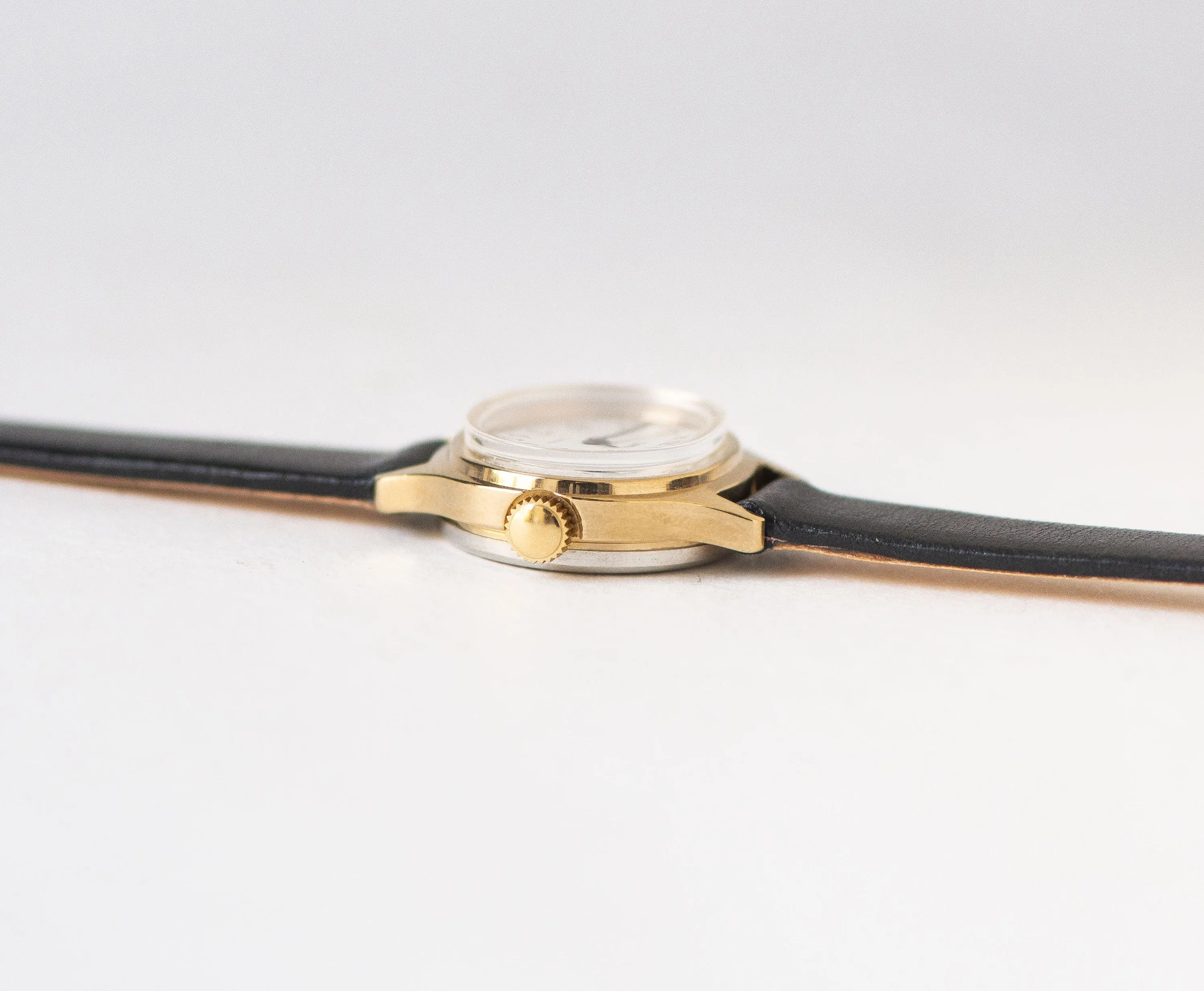 New old stock women wrist watch Dawn, gold shade women watch oval minimalist dial, vintage girl watch 90s fashion, new genuine leather strap