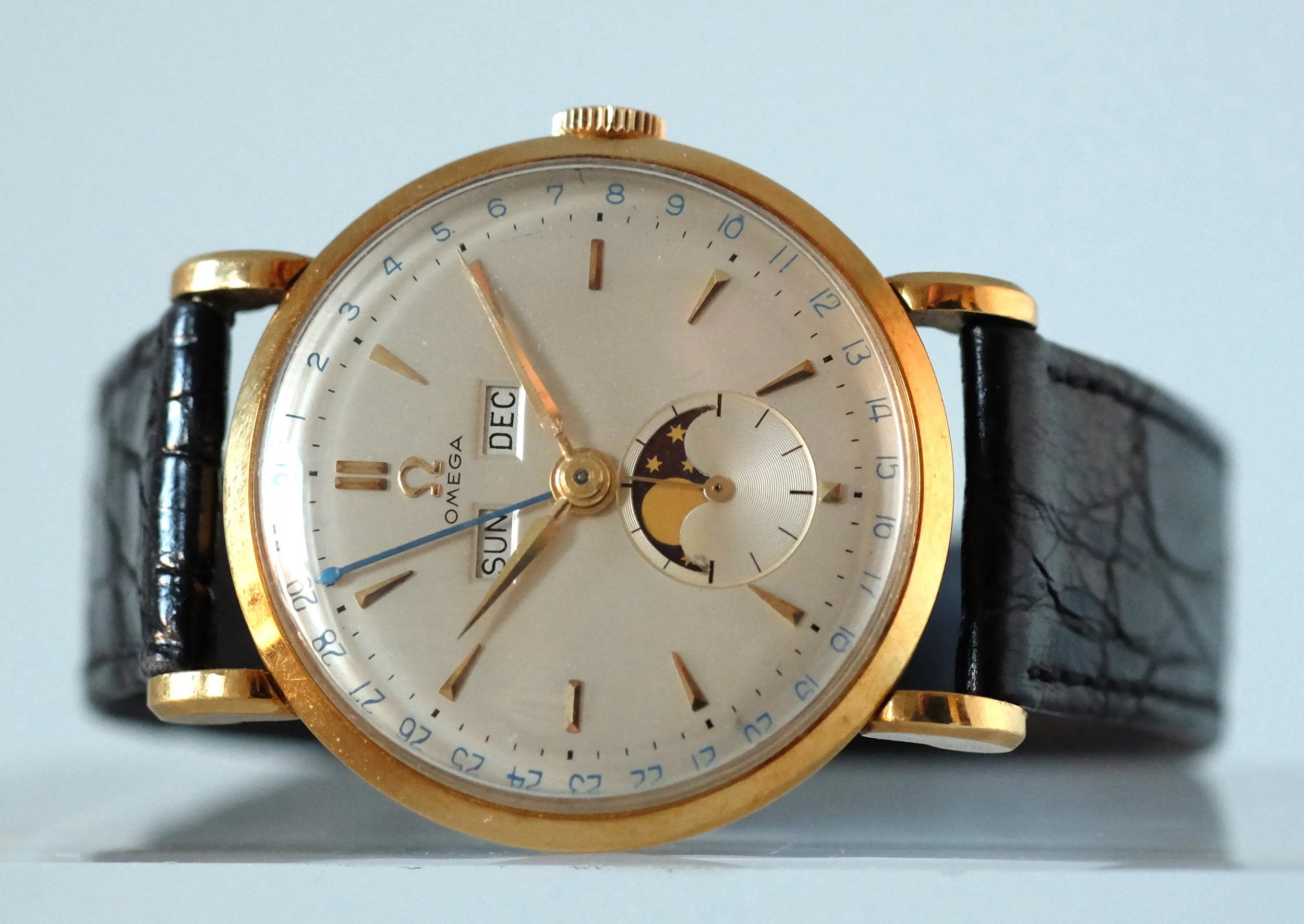Omega "Cosmic" Triple Date Moonphase Gold Ref. 2473