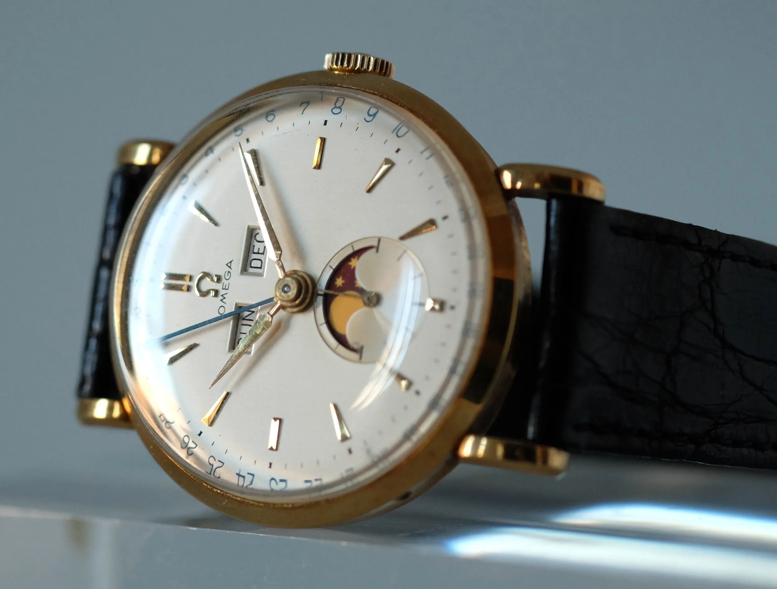 Omega "Cosmic" Triple Date Moonphase Gold Ref. 2473