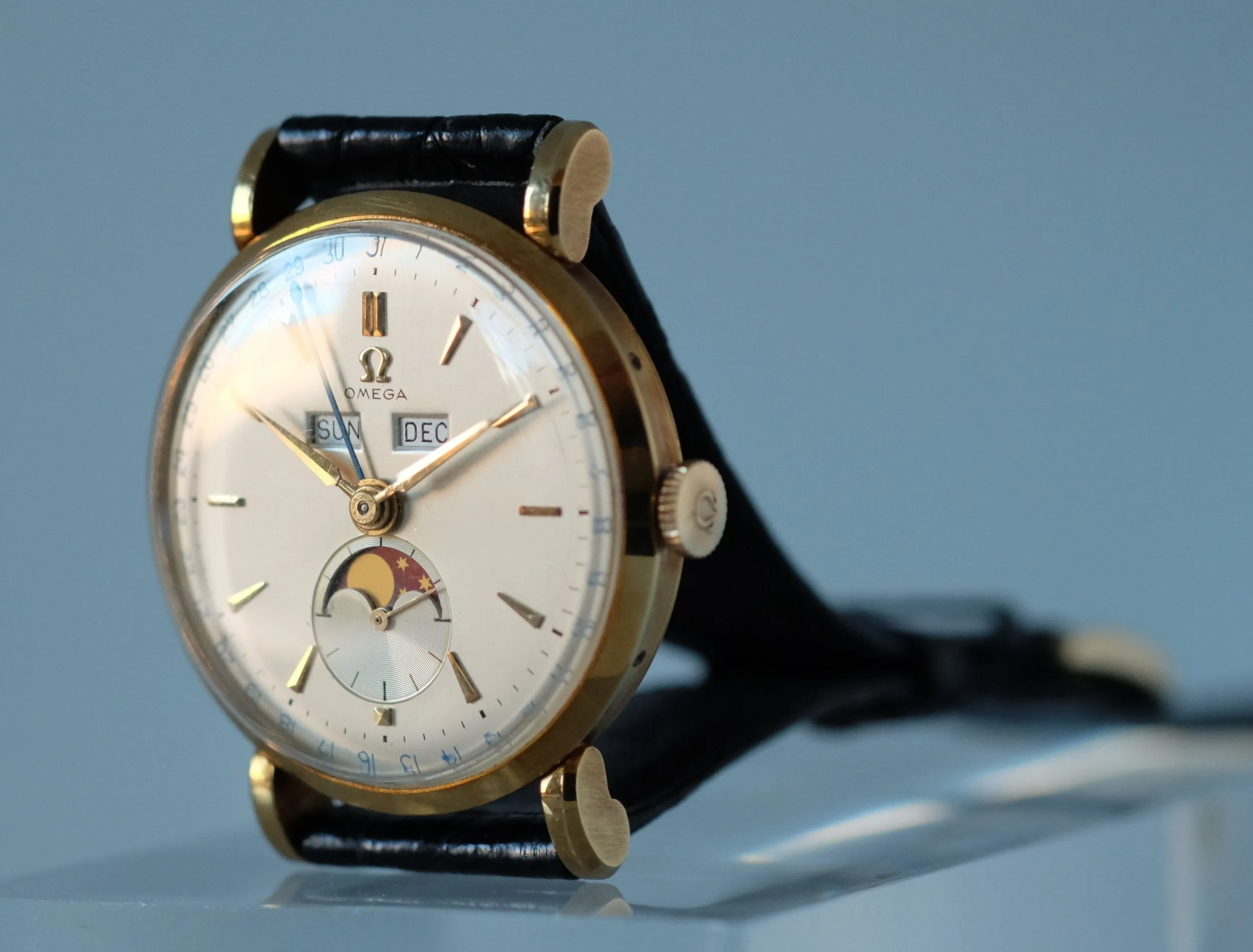 Omega "Cosmic" Triple Date Moonphase Gold Ref. 2473