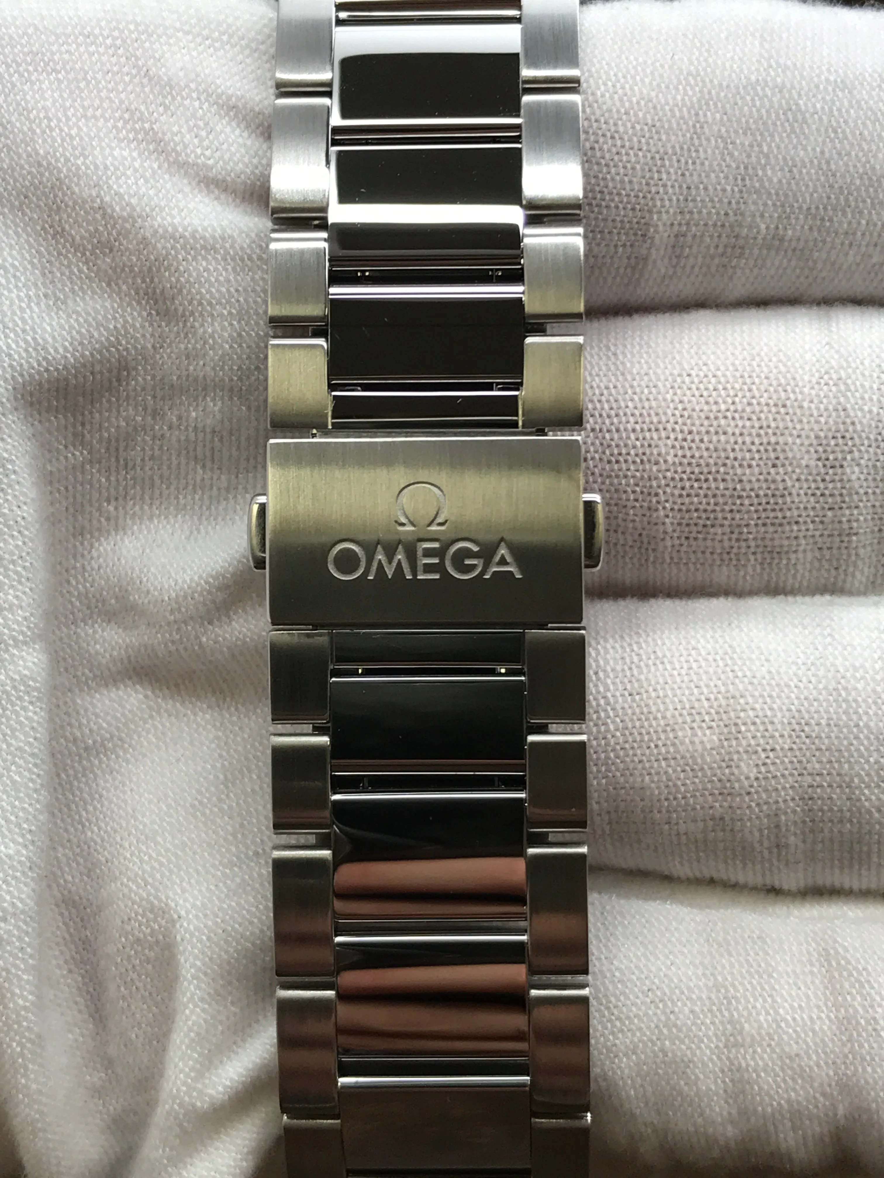 Omega Seamaster Aqua Terra 220.10.41.21.10.001 Olive Green Dial Automatic Men's Watch