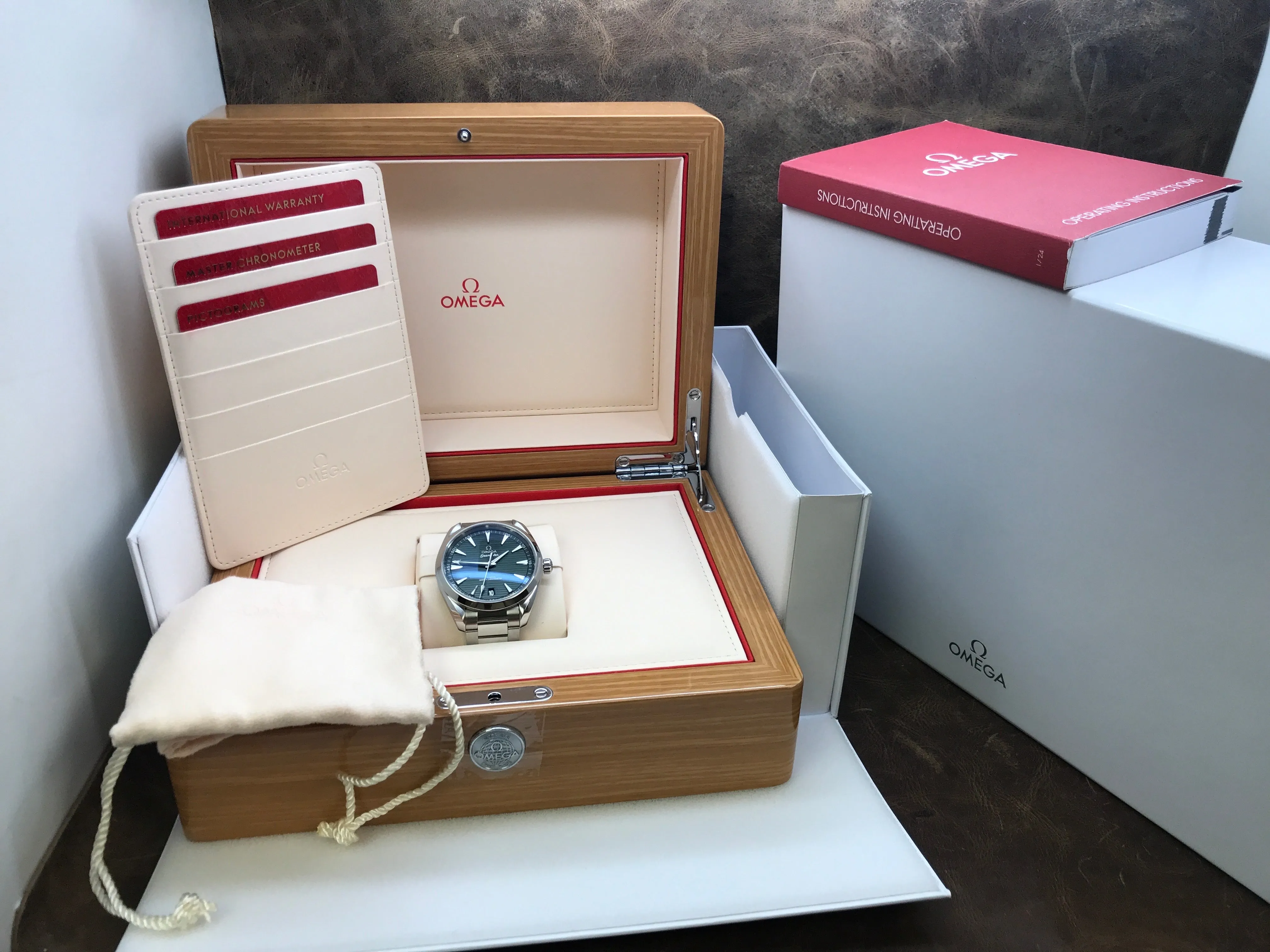 Omega Seamaster Aqua Terra 220.10.41.21.10.001 Olive Green Dial Automatic Men's Watch