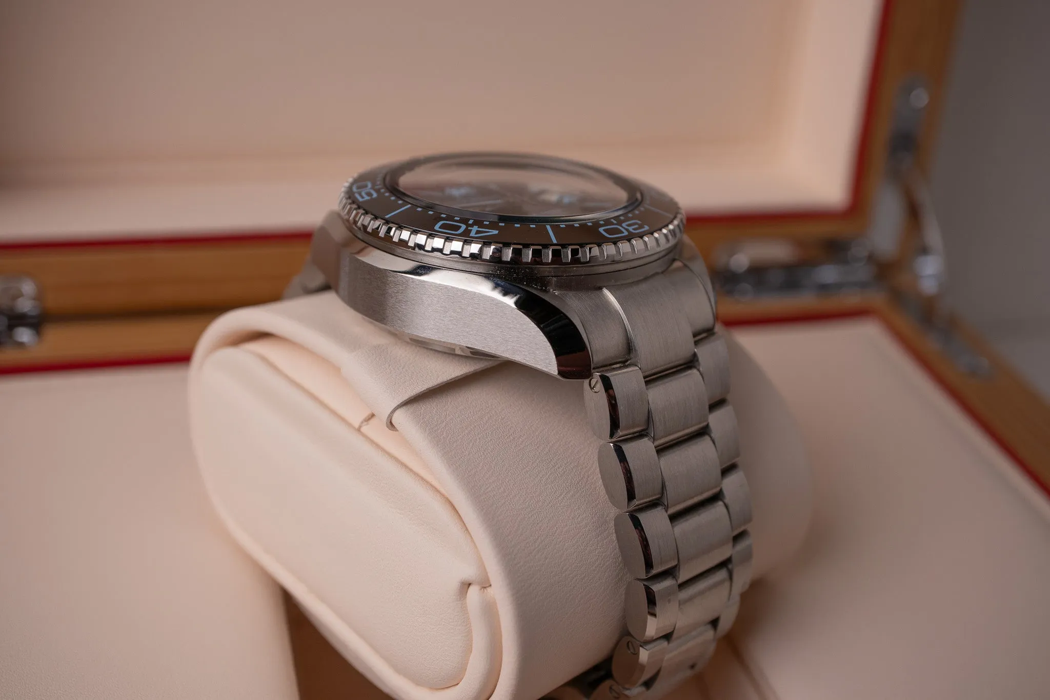 Omega Seamaster Planet Ocean Ultra Deep 6000M Mariana Trench 215.30.46.21.03.002