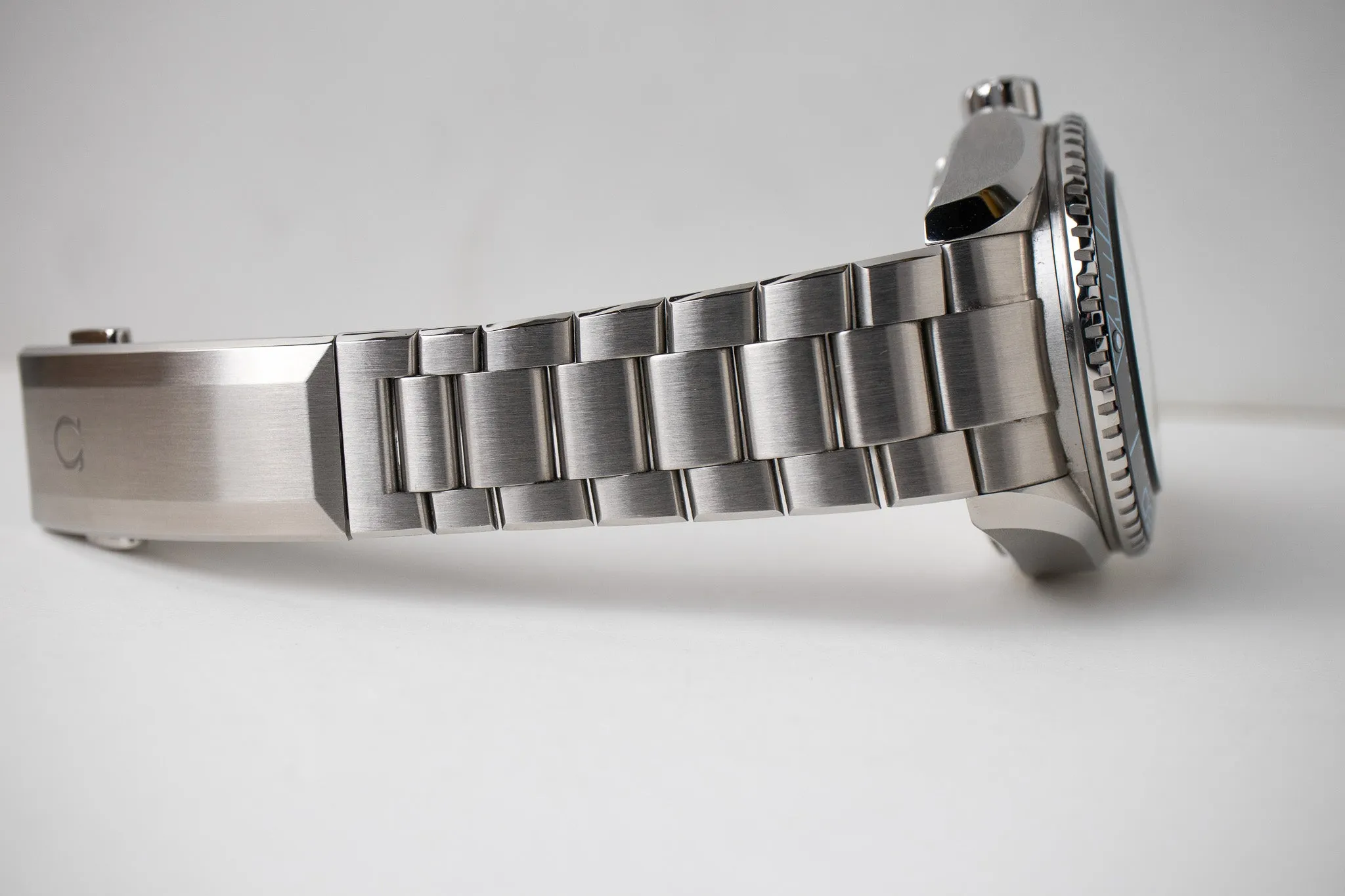 Omega Seamaster Planet Ocean Ultra Deep 6000M Mariana Trench 215.30.46.21.03.002