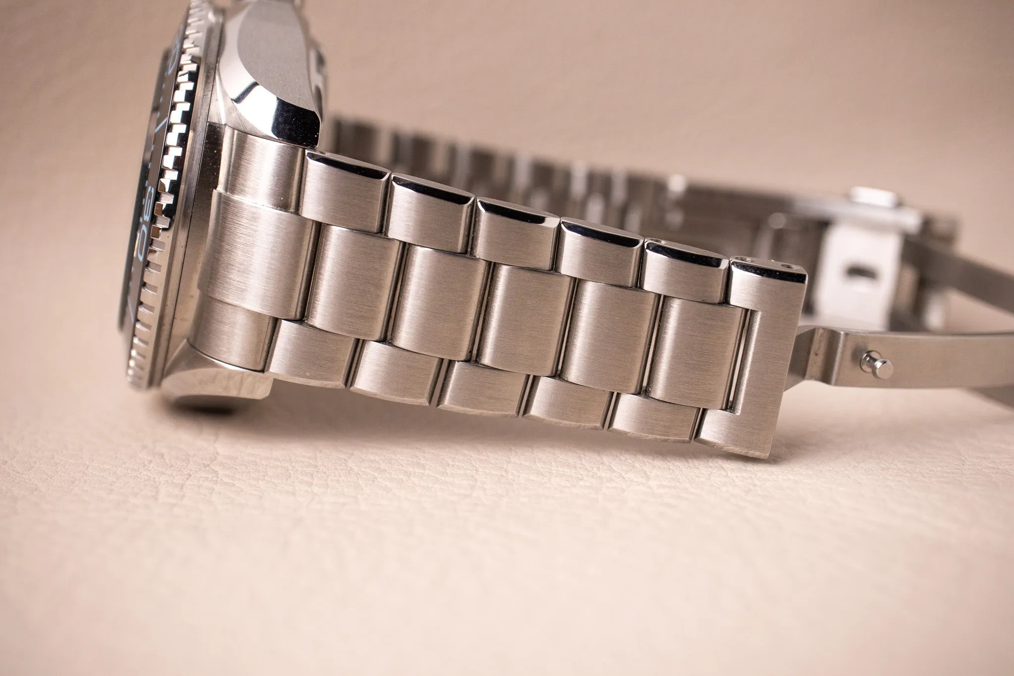 Omega Seamaster Planet Ocean Ultra Deep 6000M Mariana Trench 215.30.46.21.03.002