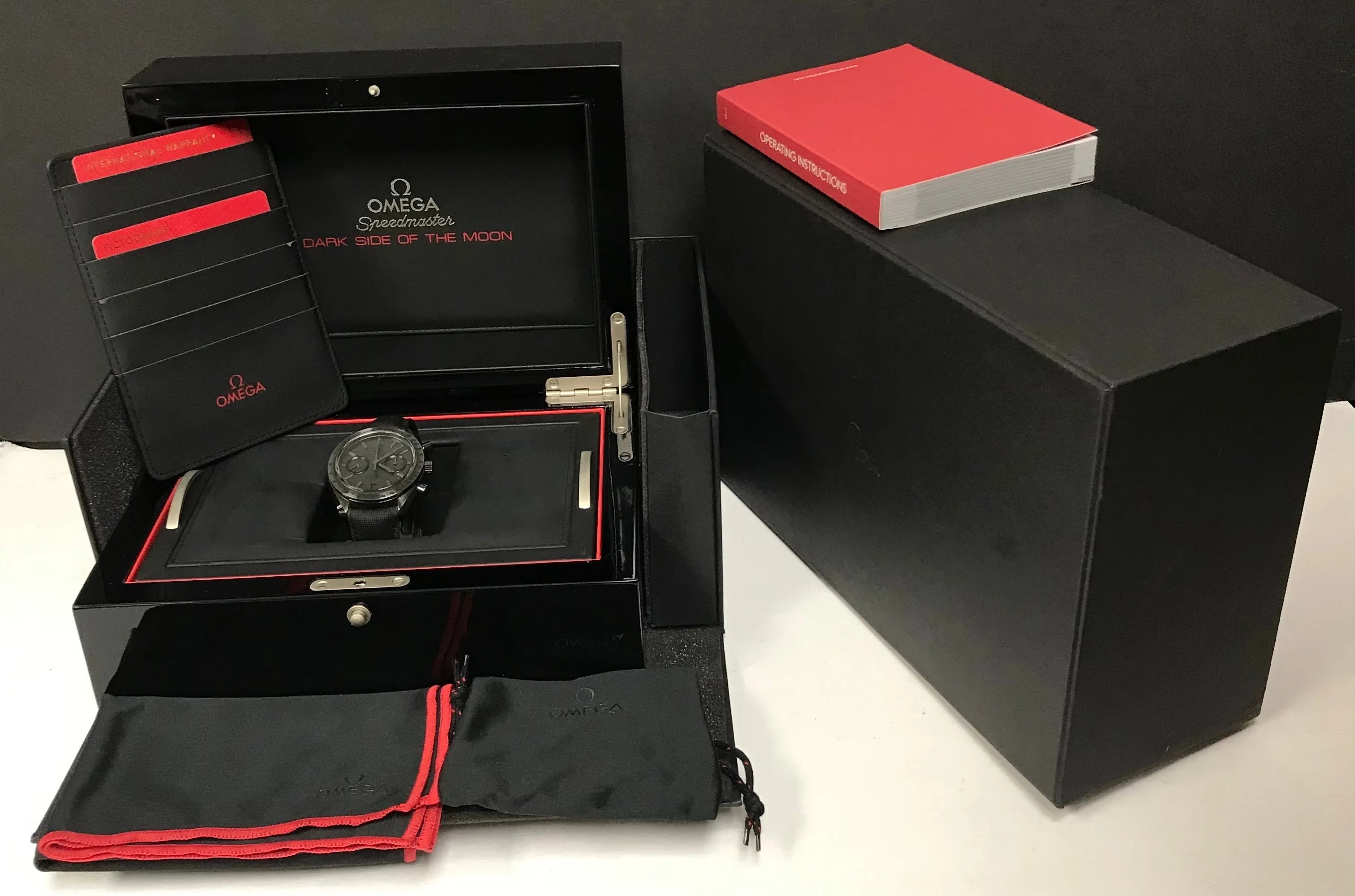 Omega Speedmaster DARK SIDE OF THE MOON 311.92.44.51.01.005 Pitch Black Dial Automatic Men's Watch