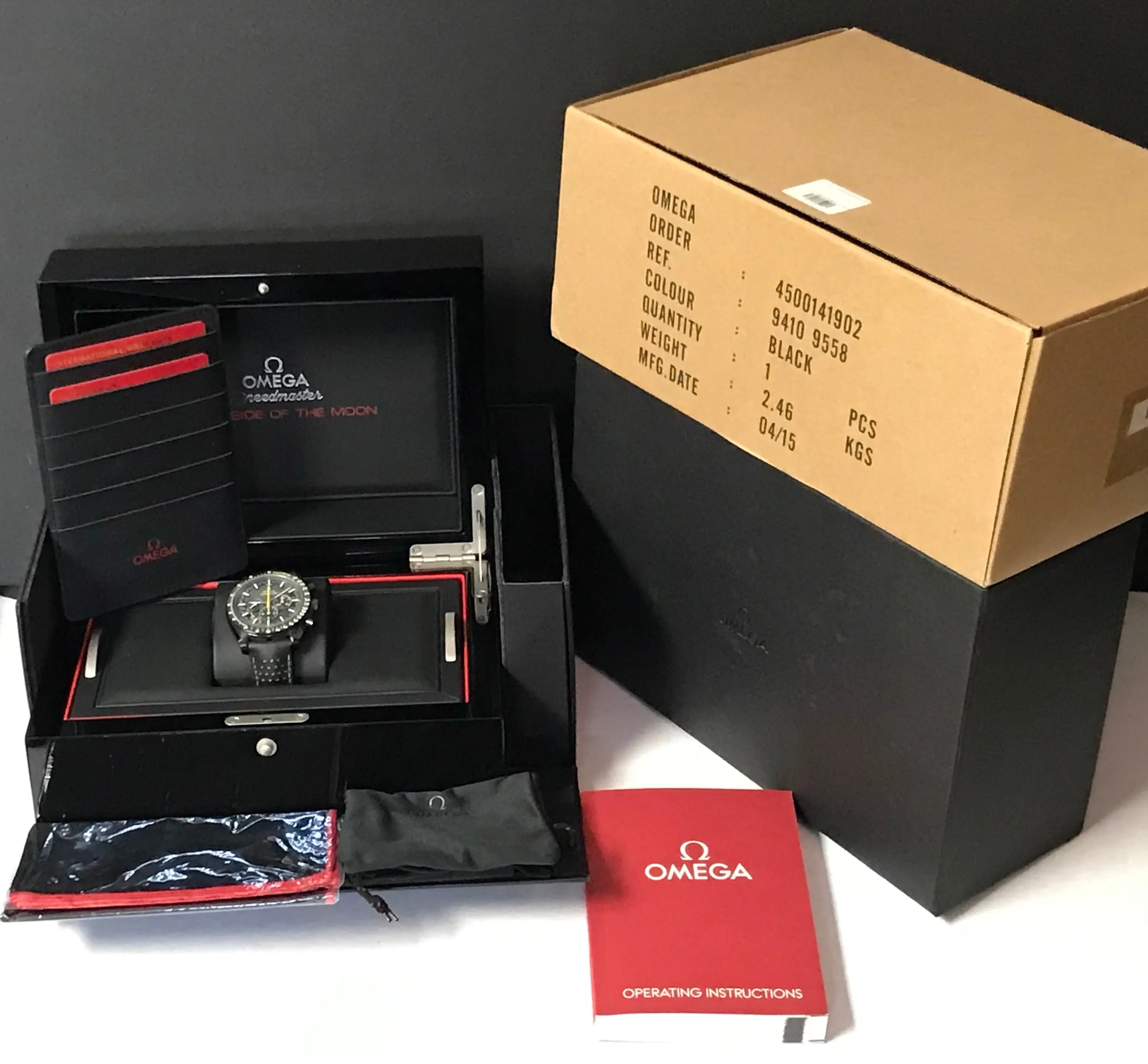 Omega Speedmaster DARK SIDE OF THE MOON Appolo 8 311.92.44.30.01.001 Black Dial Manual wind Men's Watch