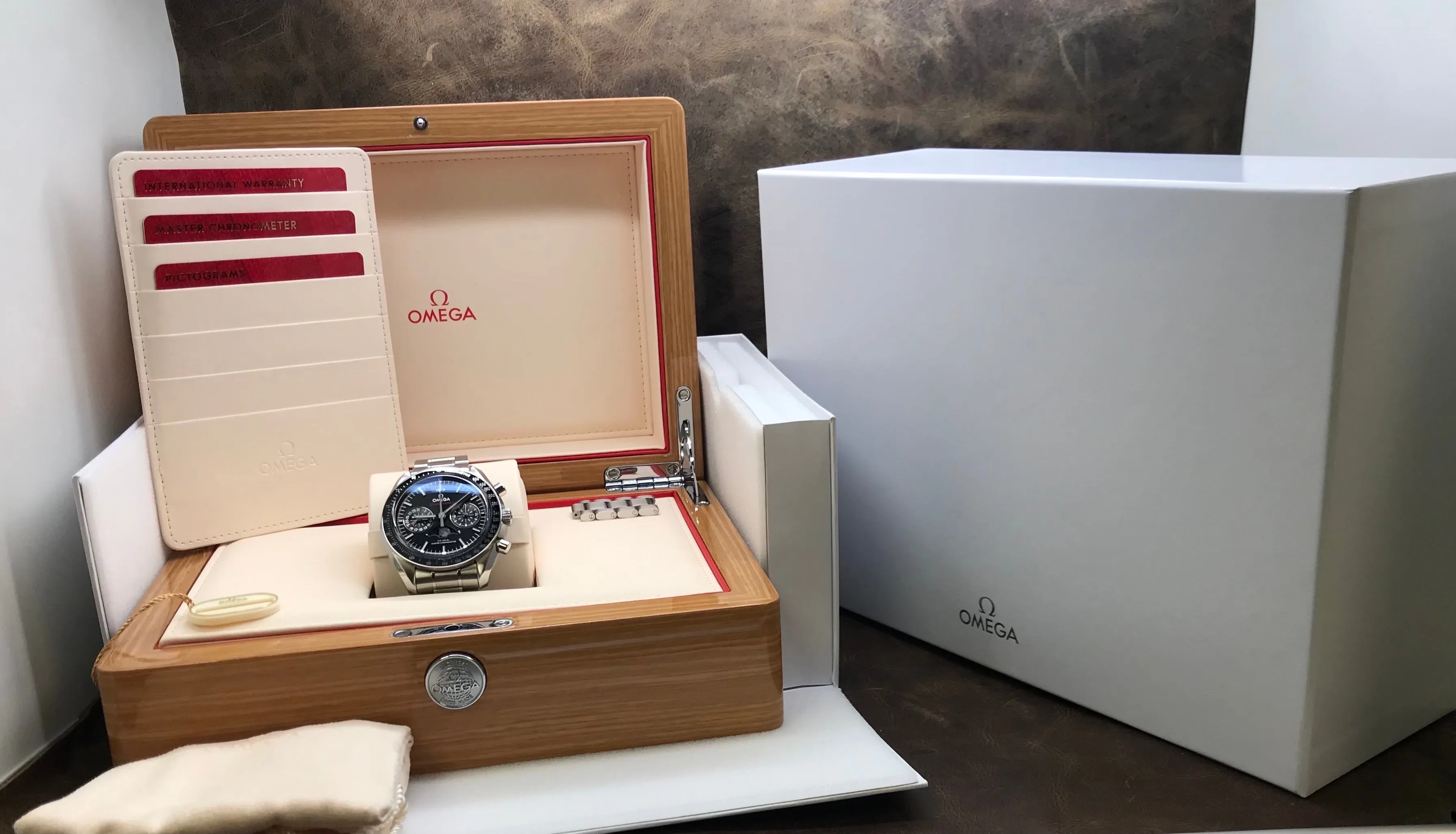 Omega Speedmaster Moonphase 304.30.44.52.01.001 Black Dial Automatic Men's Watch