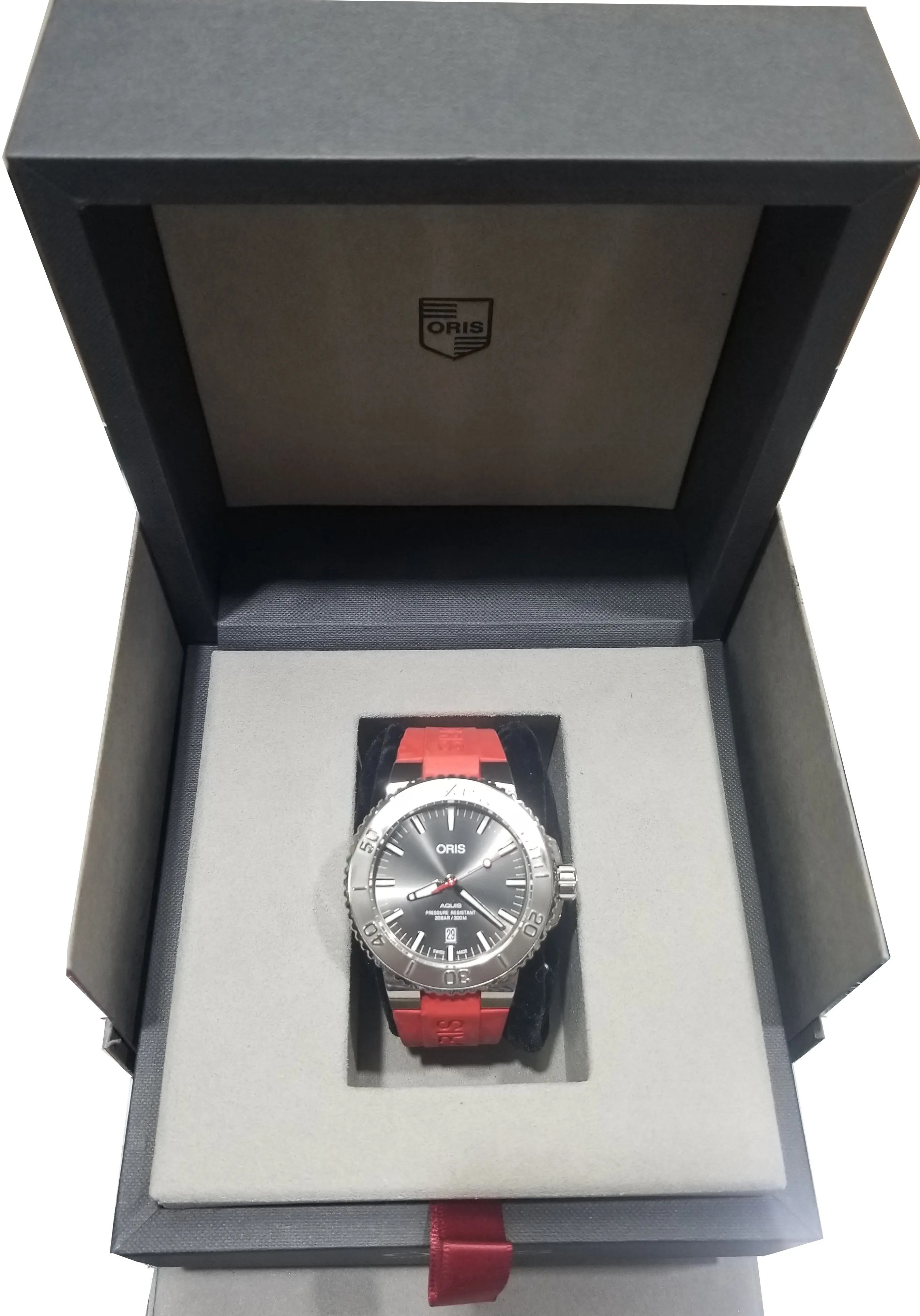 Oris Aquis Date Relief 01 733 7730 4153 Red Rubber Stainless Gray 43.5mm Watch