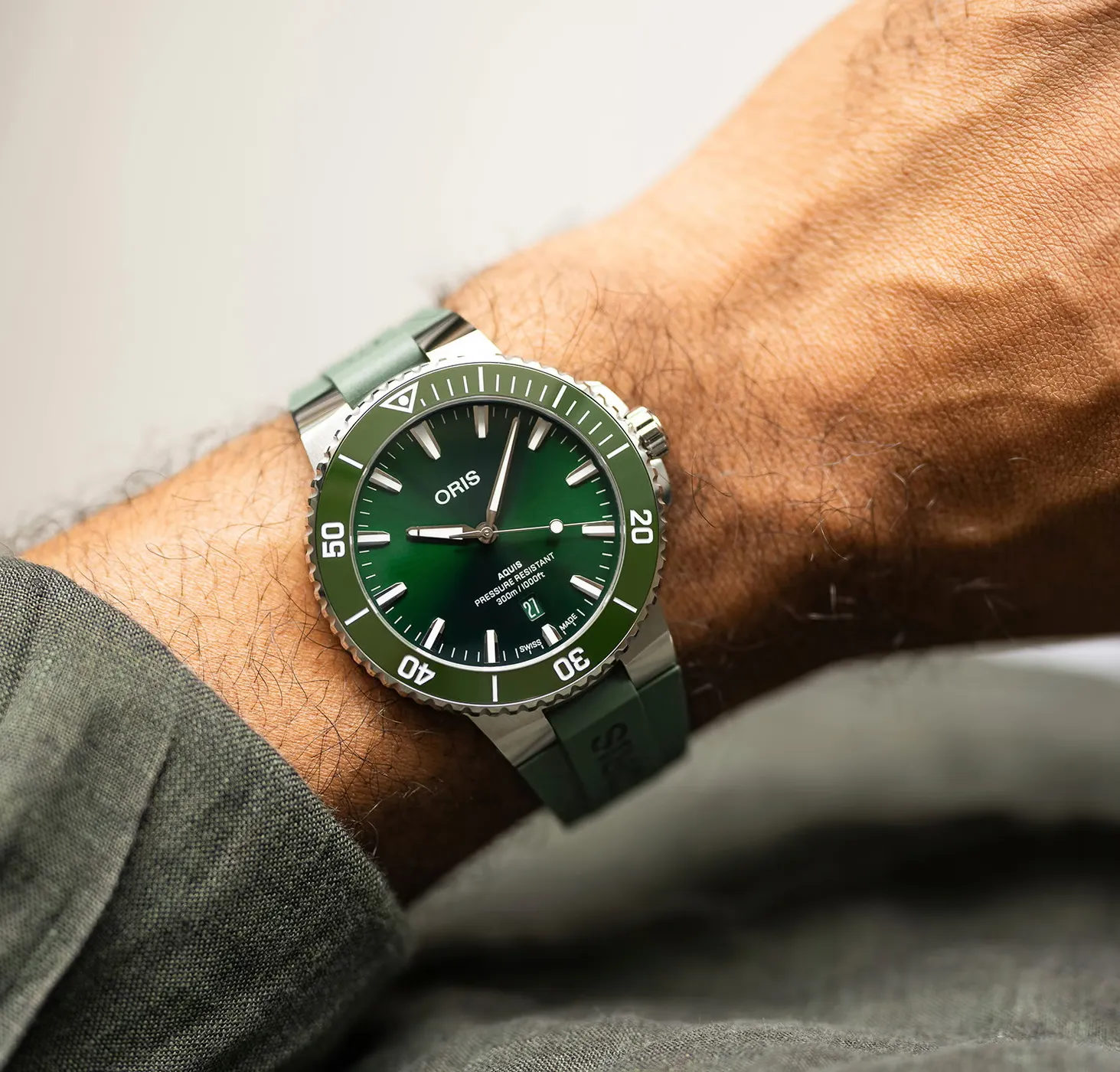 Oris Aquis Date Watch with Green Rubber Strap, 43.50mm