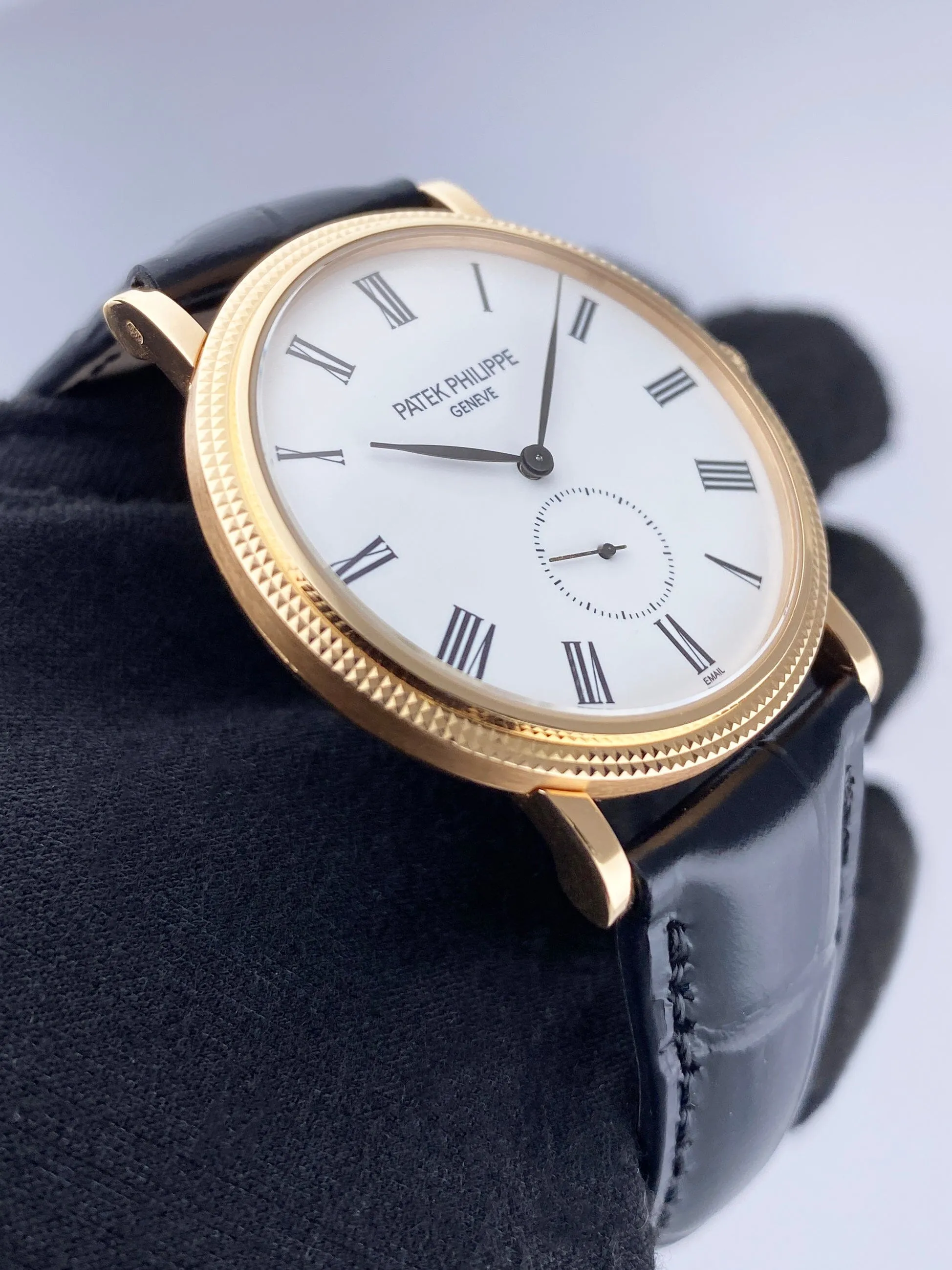 Patek Philippe Calatrava 5116R 18K Rose Gold Mens Watch