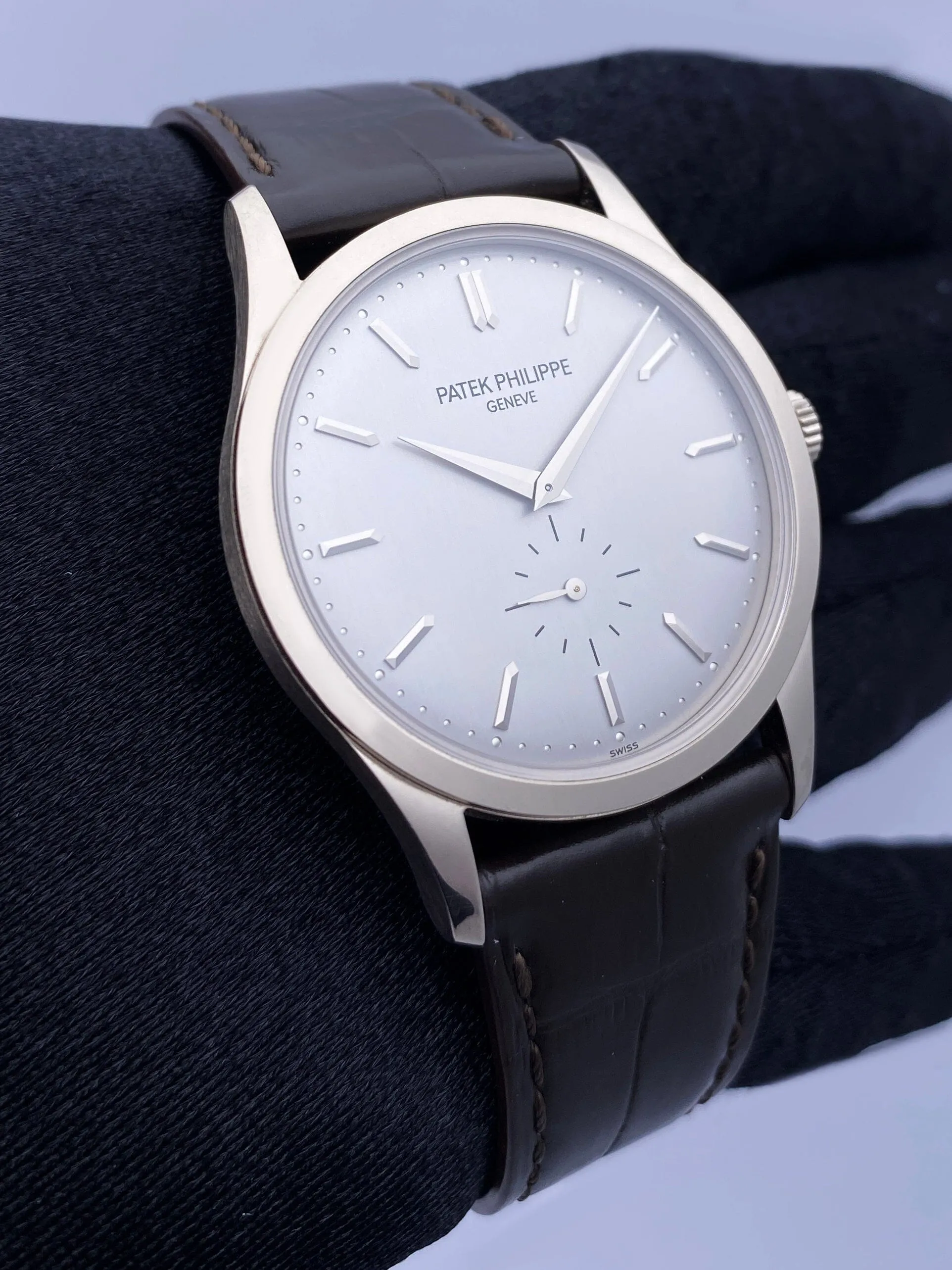 Patek Philippe Calatrava 5196G 18K White Gold Mens Watch