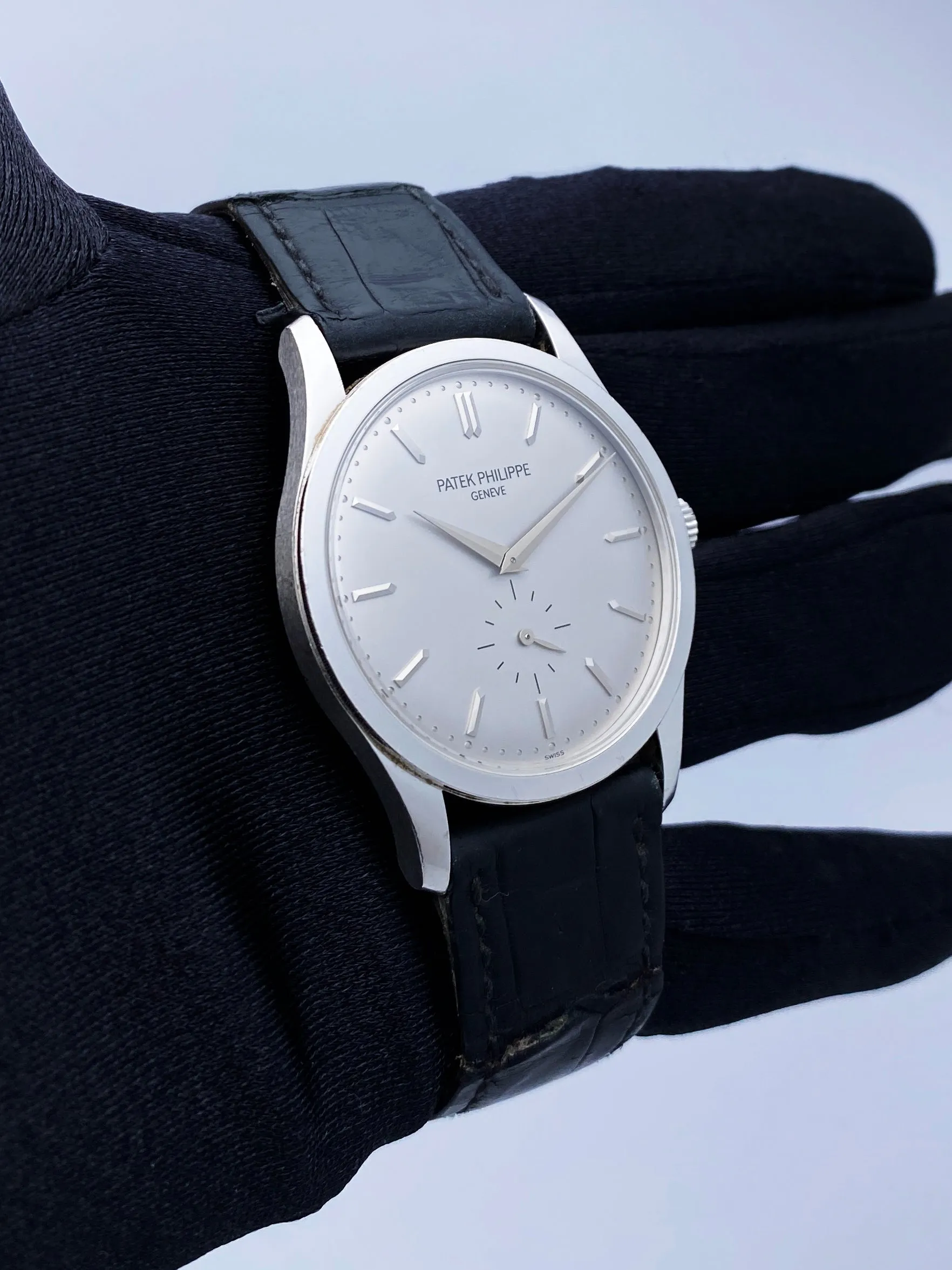 Patek Philippe Calatrava 5196G 18K White Gold Mens Watch