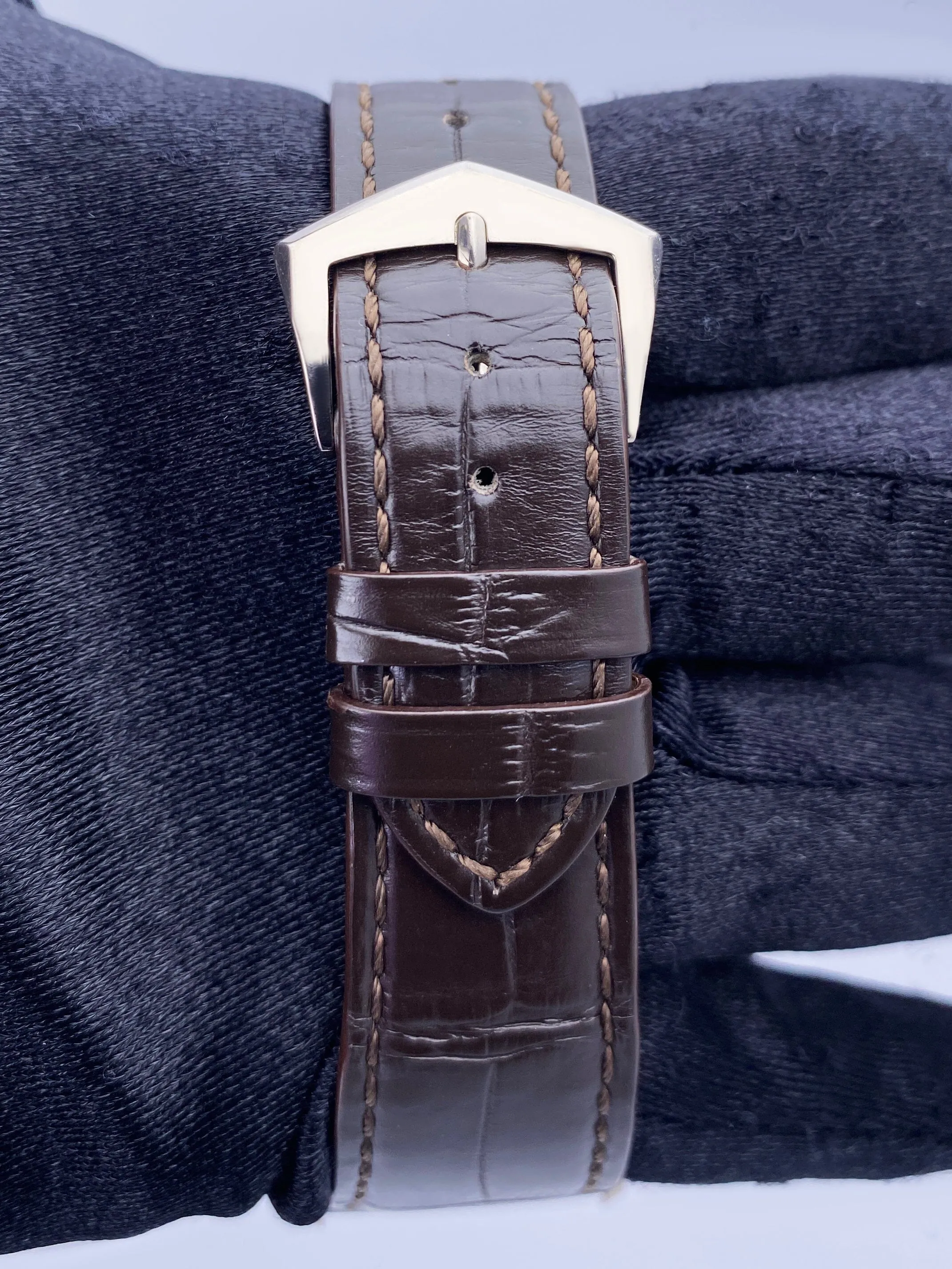 Patek Philippe Calatrava 5196G 18K White Gold Mens Watch