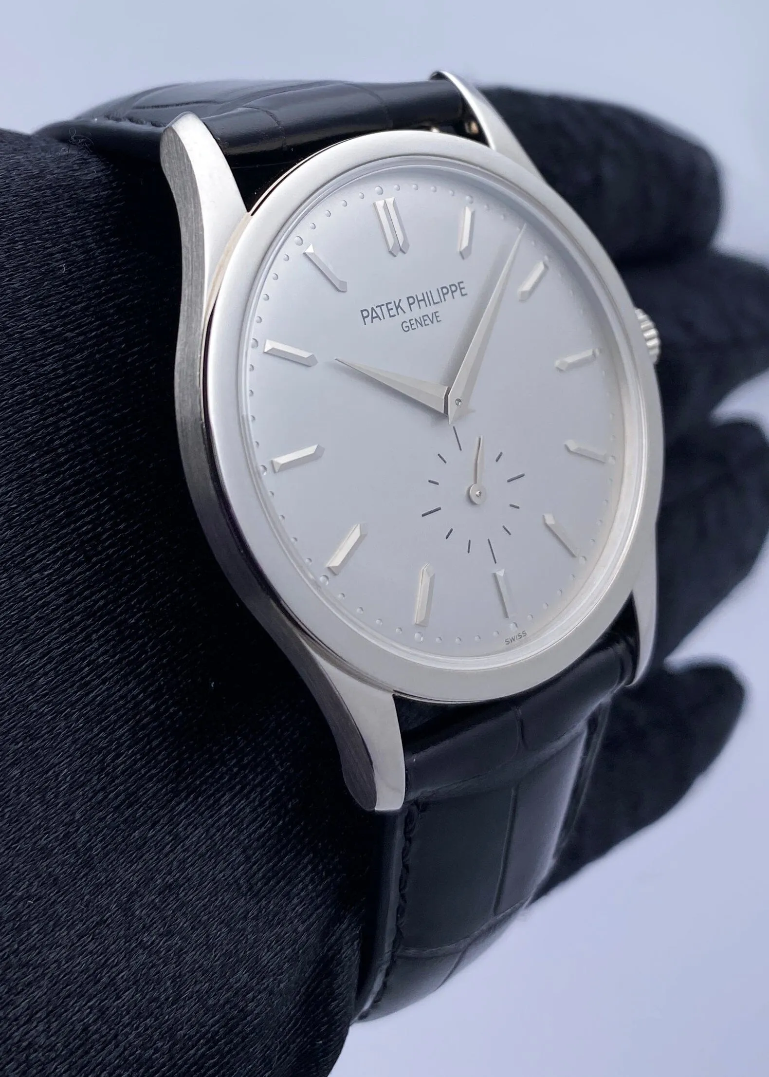 Patek Philippe Calatrava 5196G 18K White Gold Mens Watch