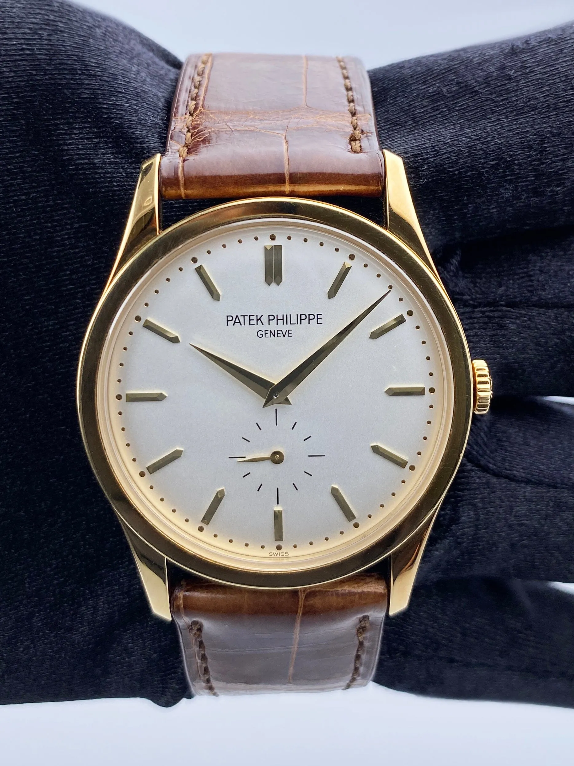 Patek Philippe Calatrava 5196J 18K Yellow Gold Mens Watch Box Papers