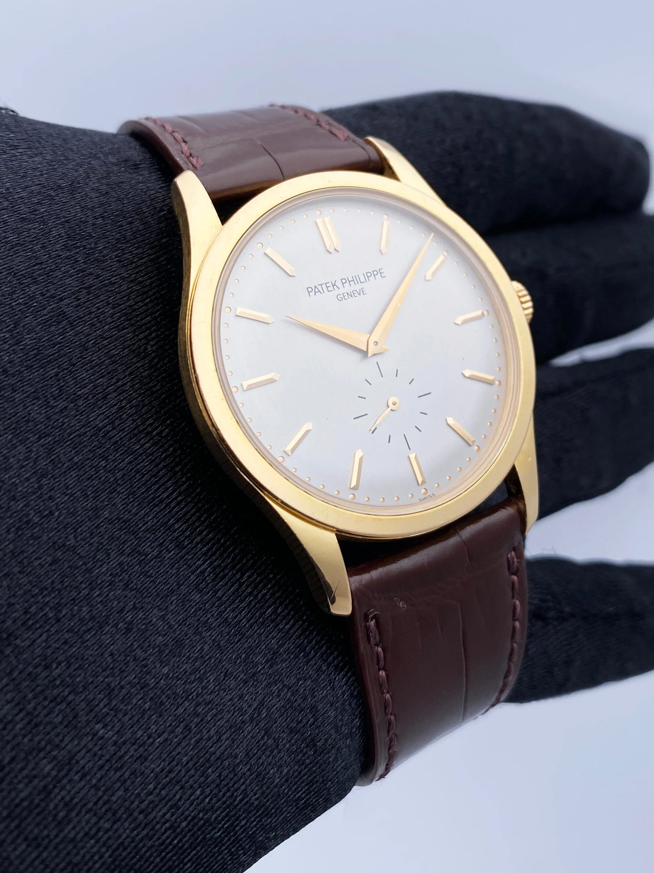 Patek Philippe Calatrava 5196R 18K Rose Gold Mens Watch