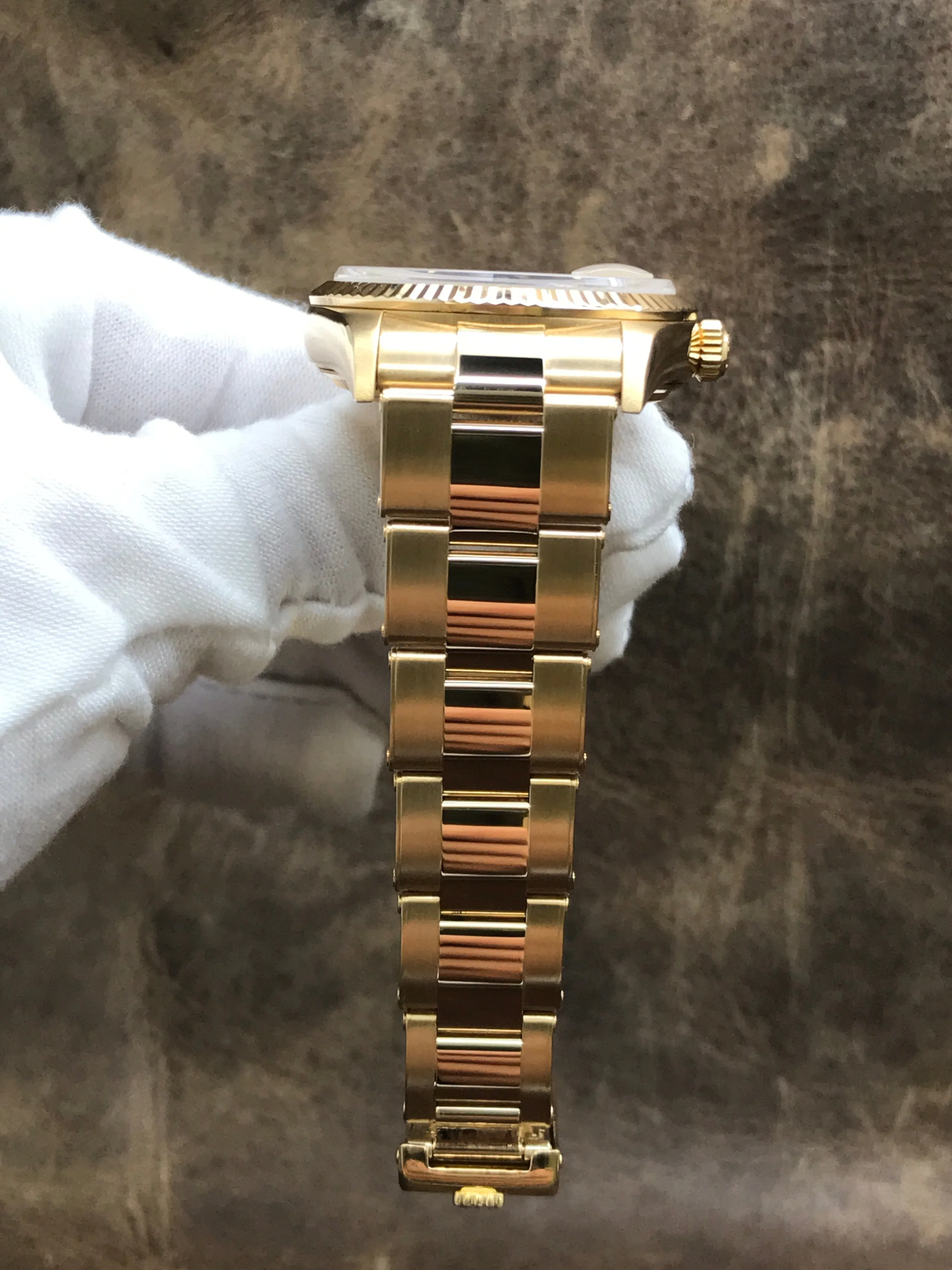 Rolex Oyster Perpetual Date 34mm 15238 Champagne Dial Automatic Watch