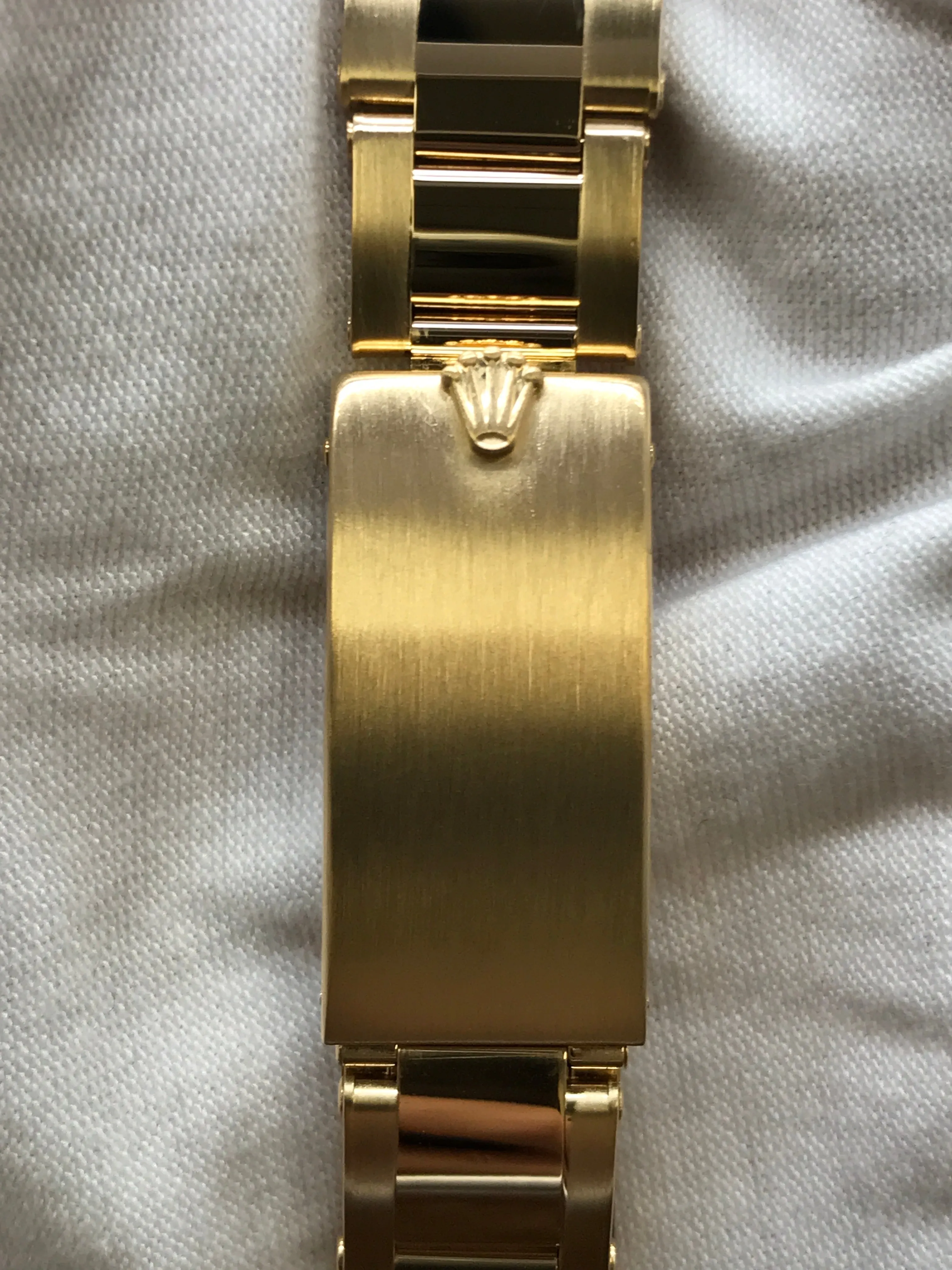 Rolex Oyster Perpetual Date 34mm 15238 Champagne Dial Automatic Watch