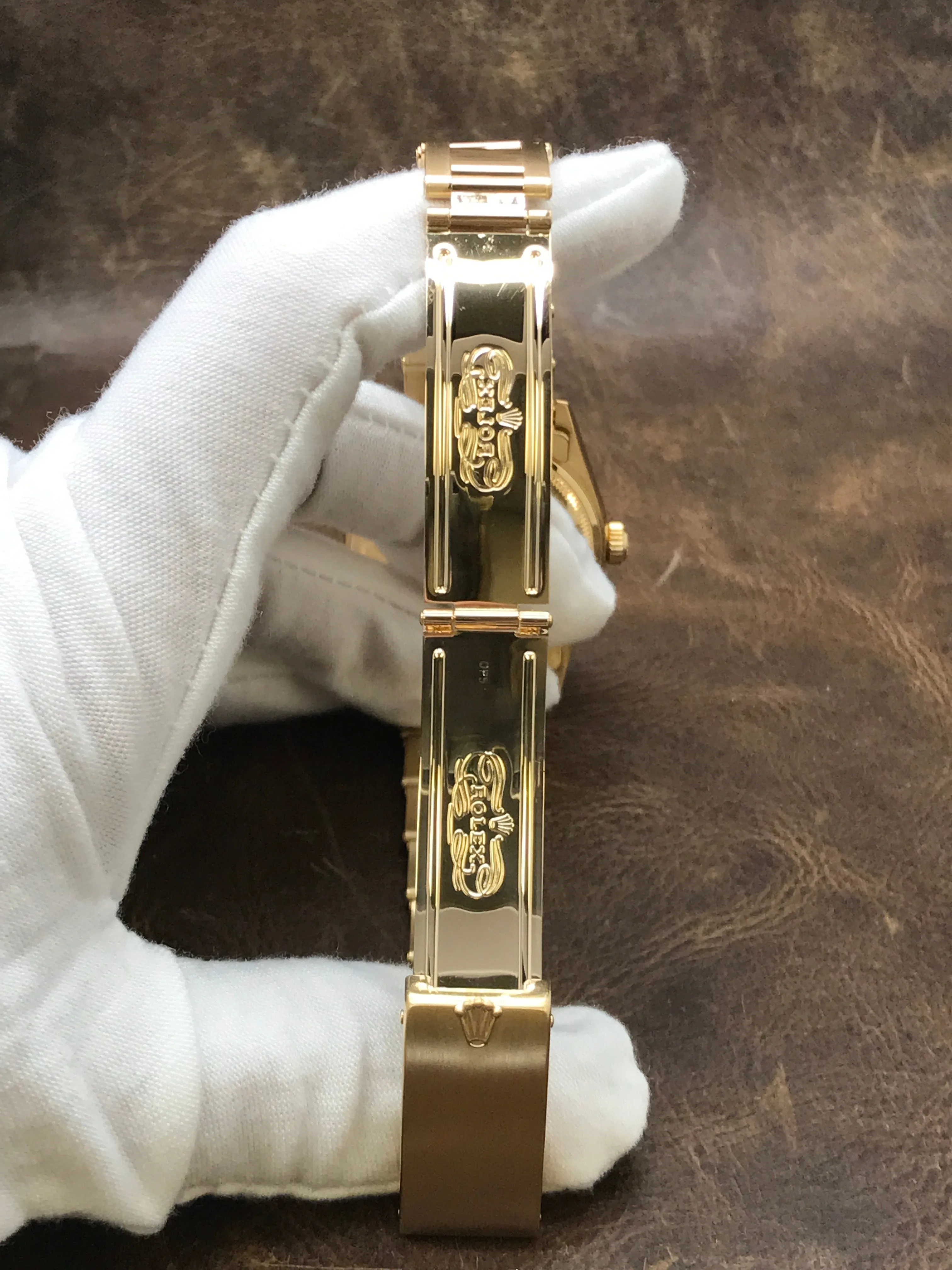 Rolex Oyster Perpetual Date 34mm 15238 Champagne Dial Automatic Watch