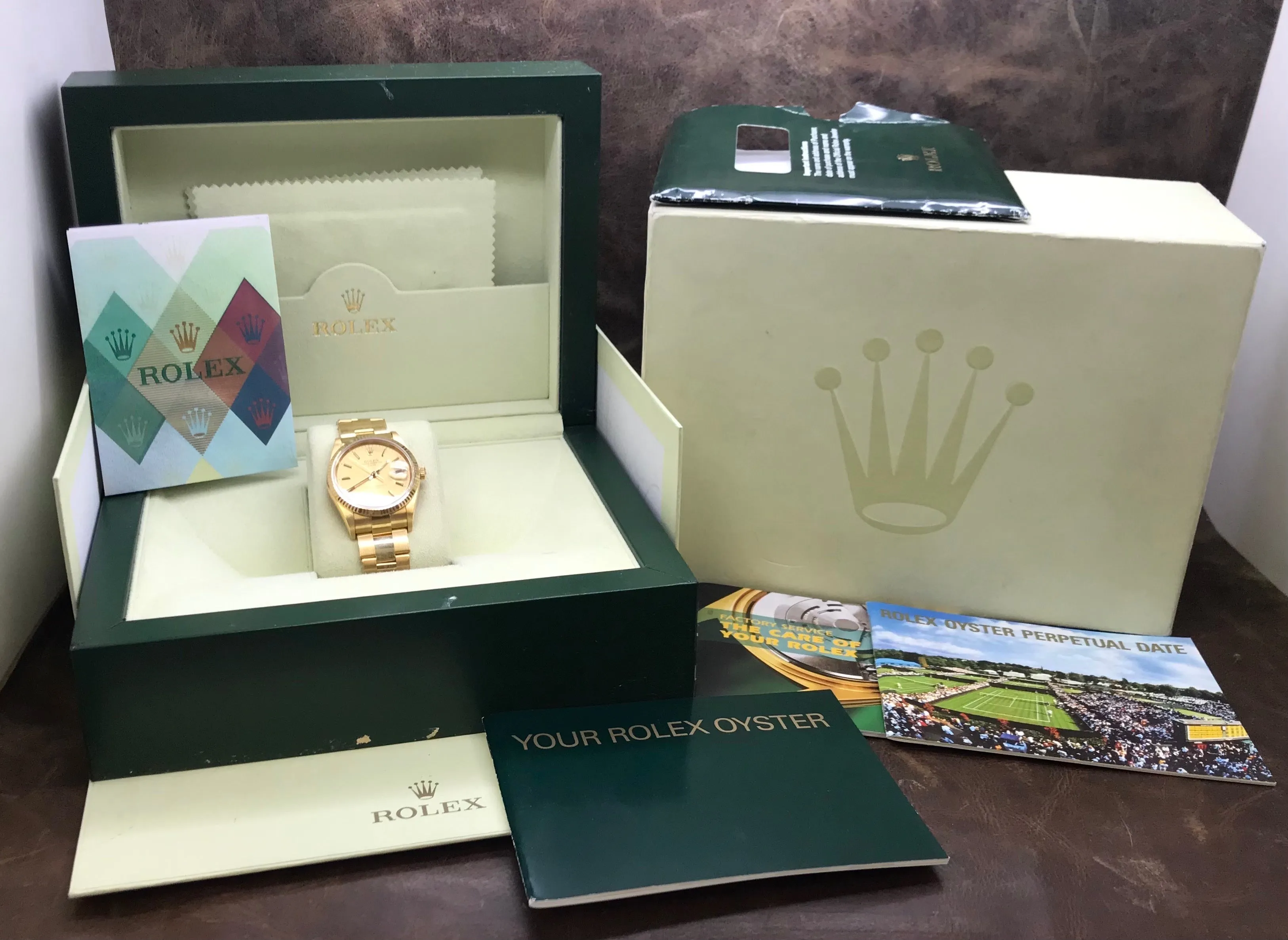 Rolex Oyster Perpetual Date 34mm 15238 Champagne Dial Automatic Watch