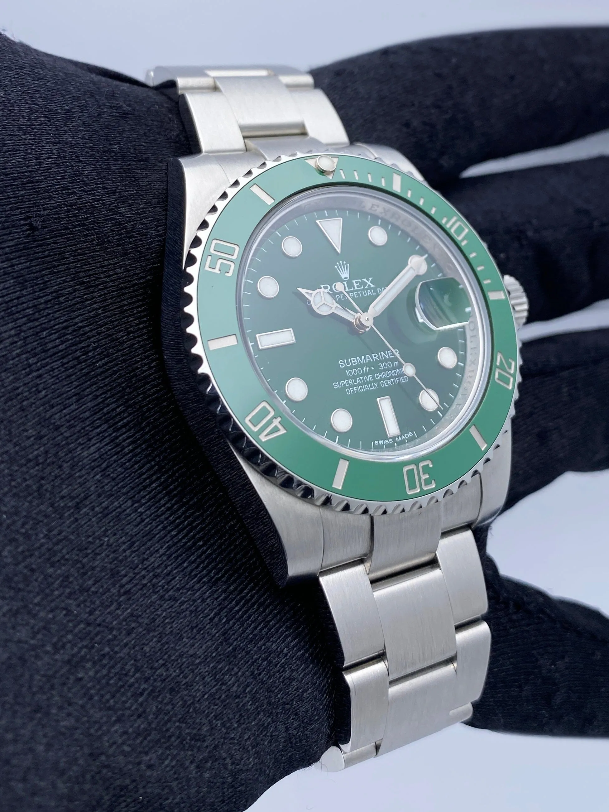 Rolex Submariner Date "Hulk" 116610LV Mens Watch Box Papers