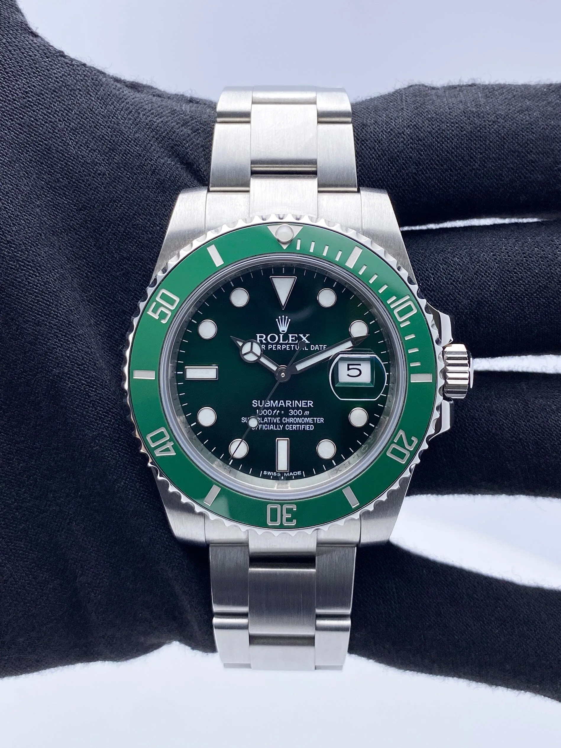 Rolex Submariner Date "Hulk" 116610LV Mens Watch Box Papers