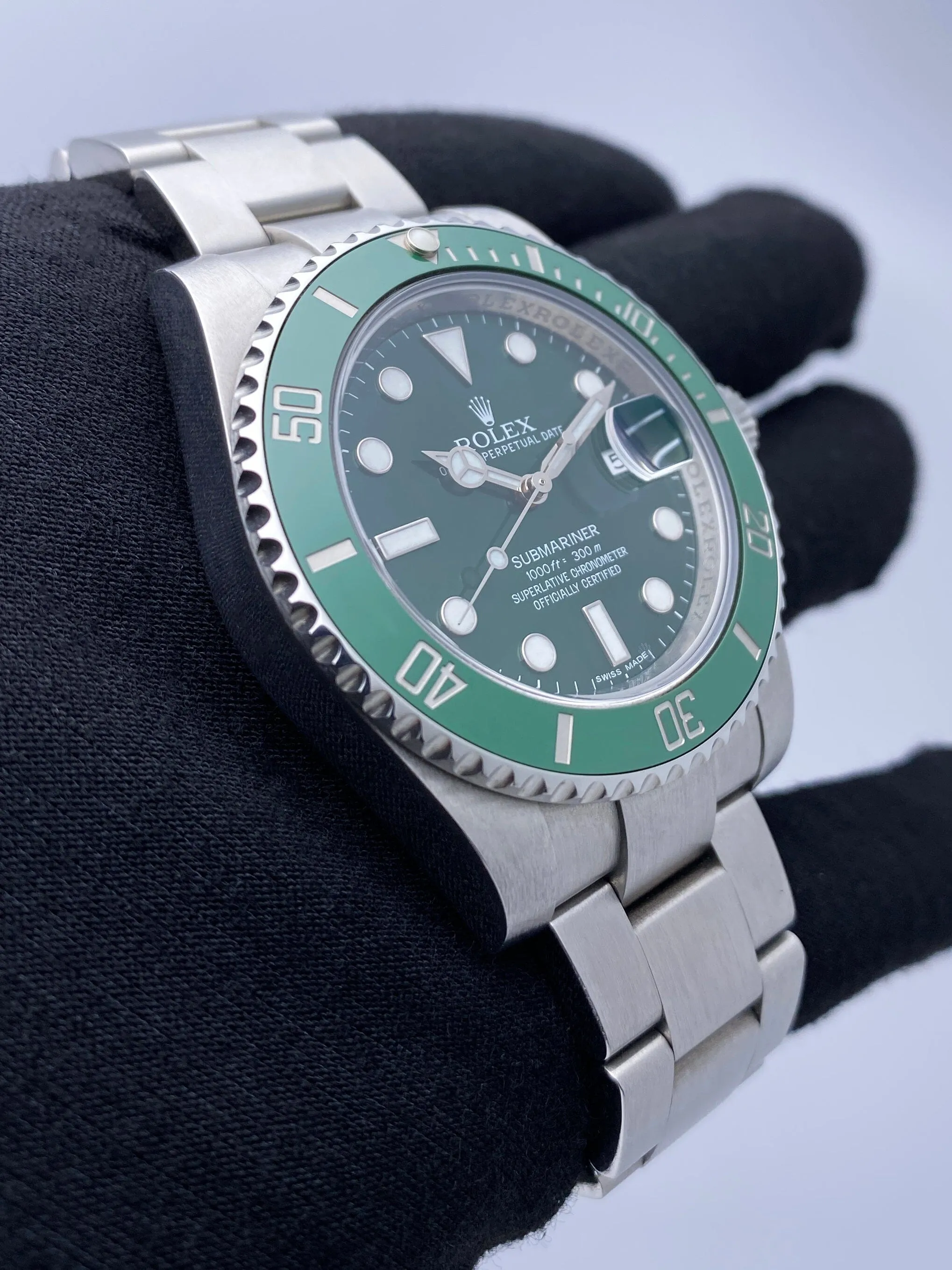 Rolex Submariner Date "Hulk" 116610LV Mens Watch Box Papers