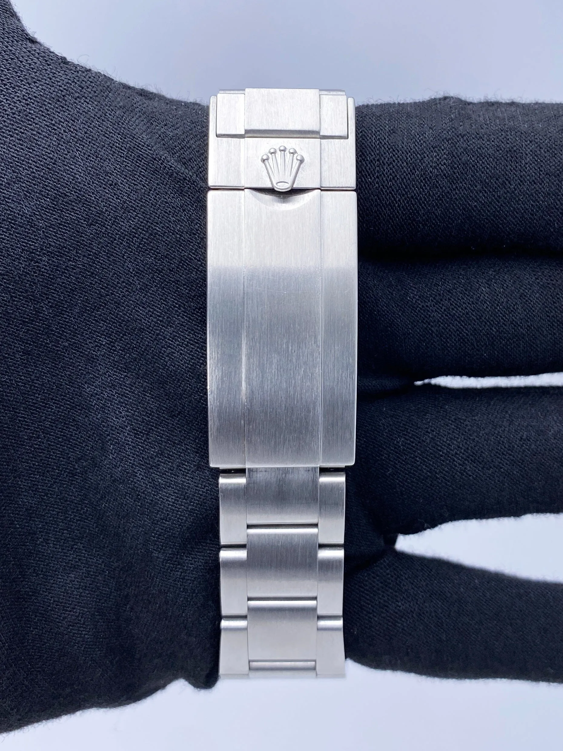 Rolex Submariner Date "Hulk" 116610LV Mens Watch Box Papers