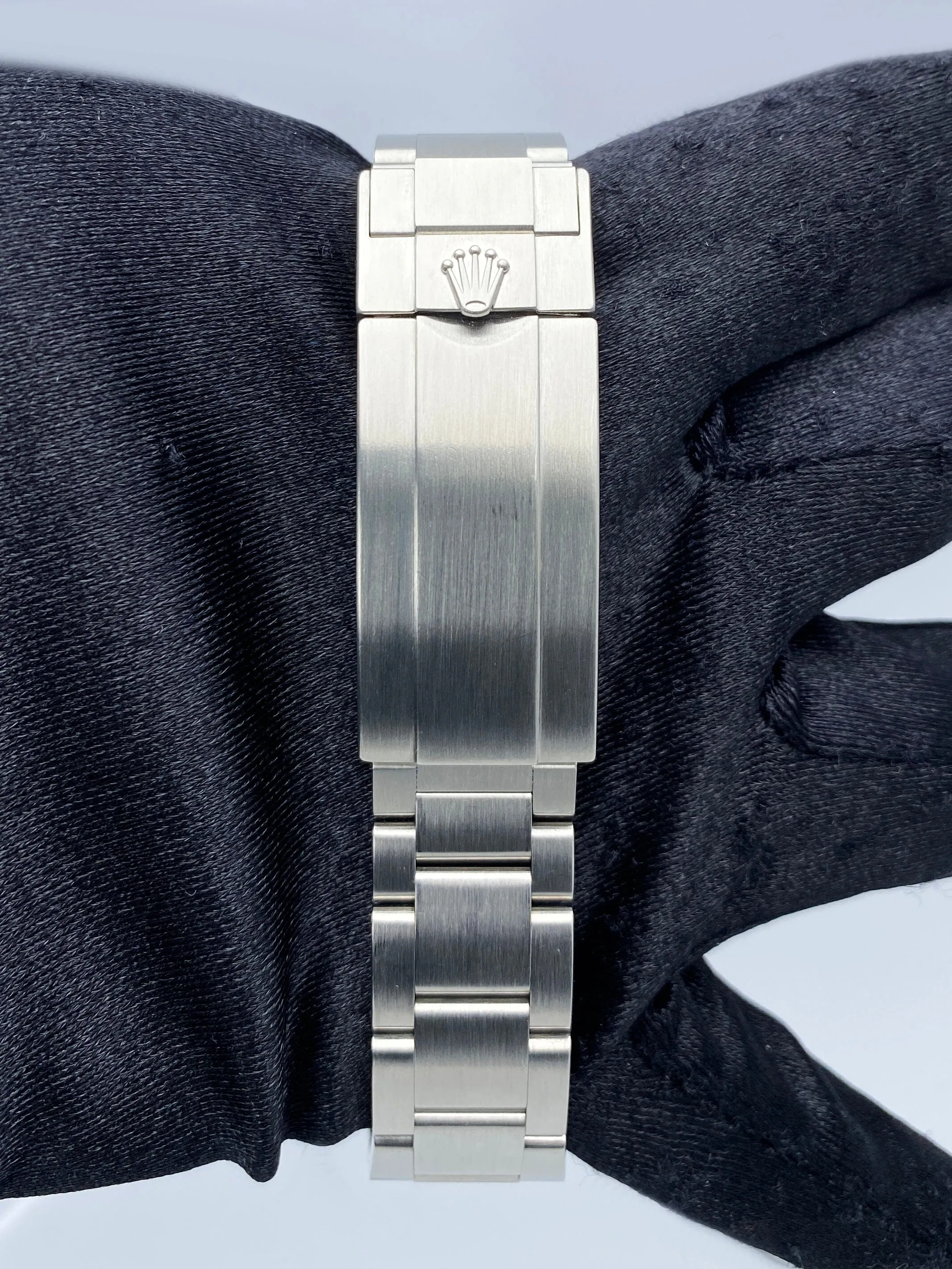 Rolex Submariner Date "Hulk" 116610LV Mens Watch Box Papers