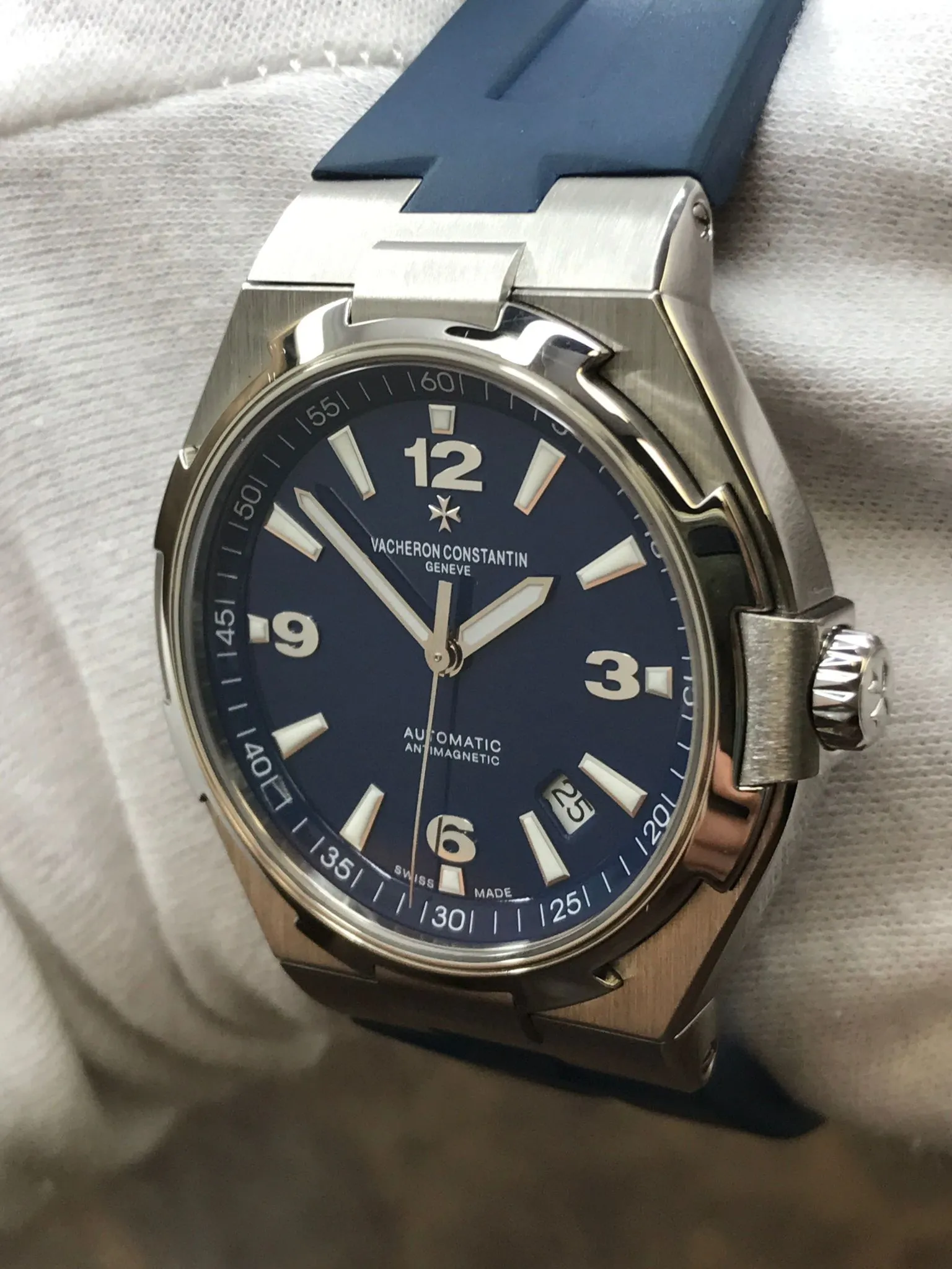 Vacheron Constantin Overseas 47040/000A-9008 Blue Dial Automatic Men's Watch